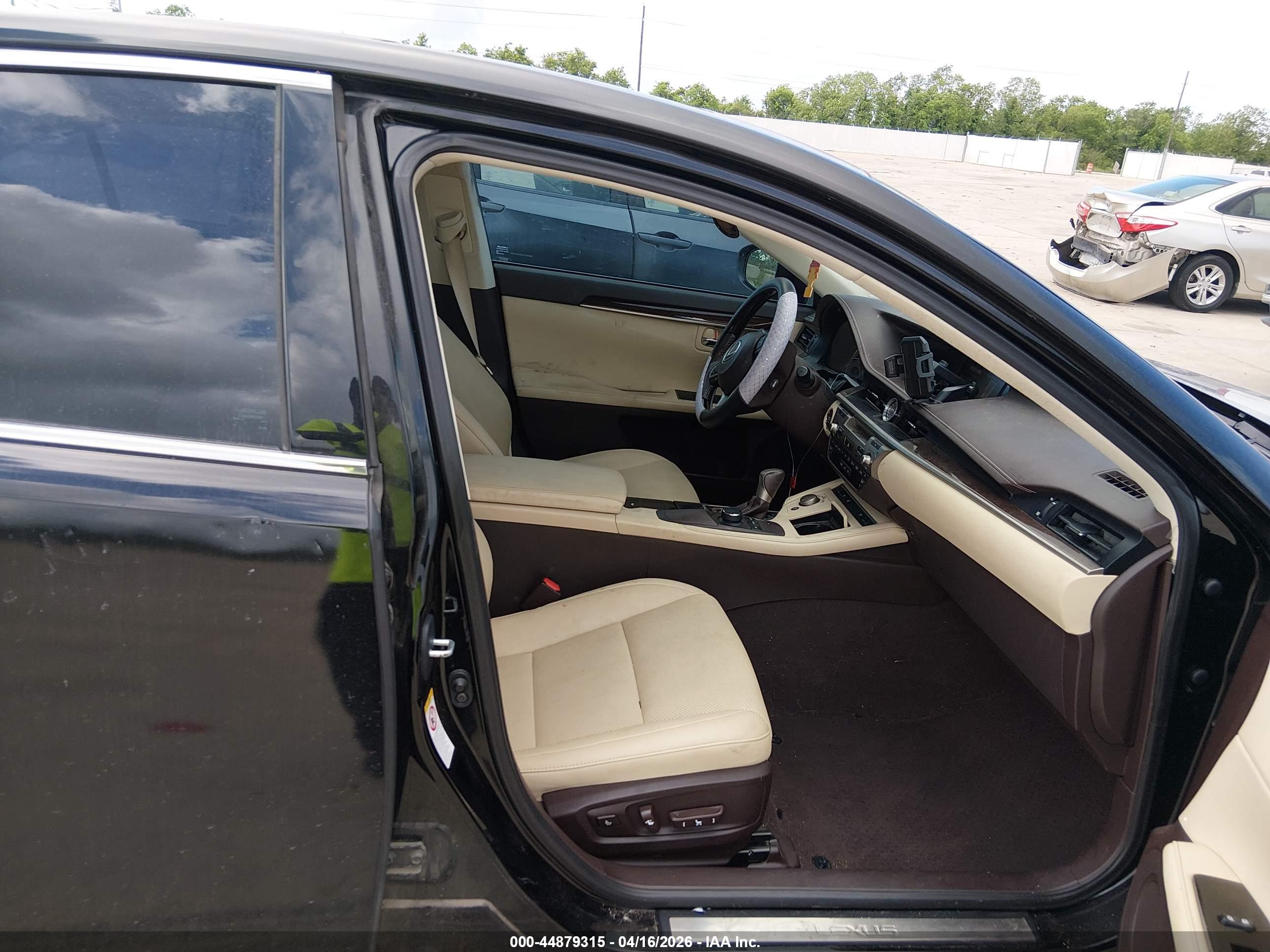 LEXUS ES image 5
