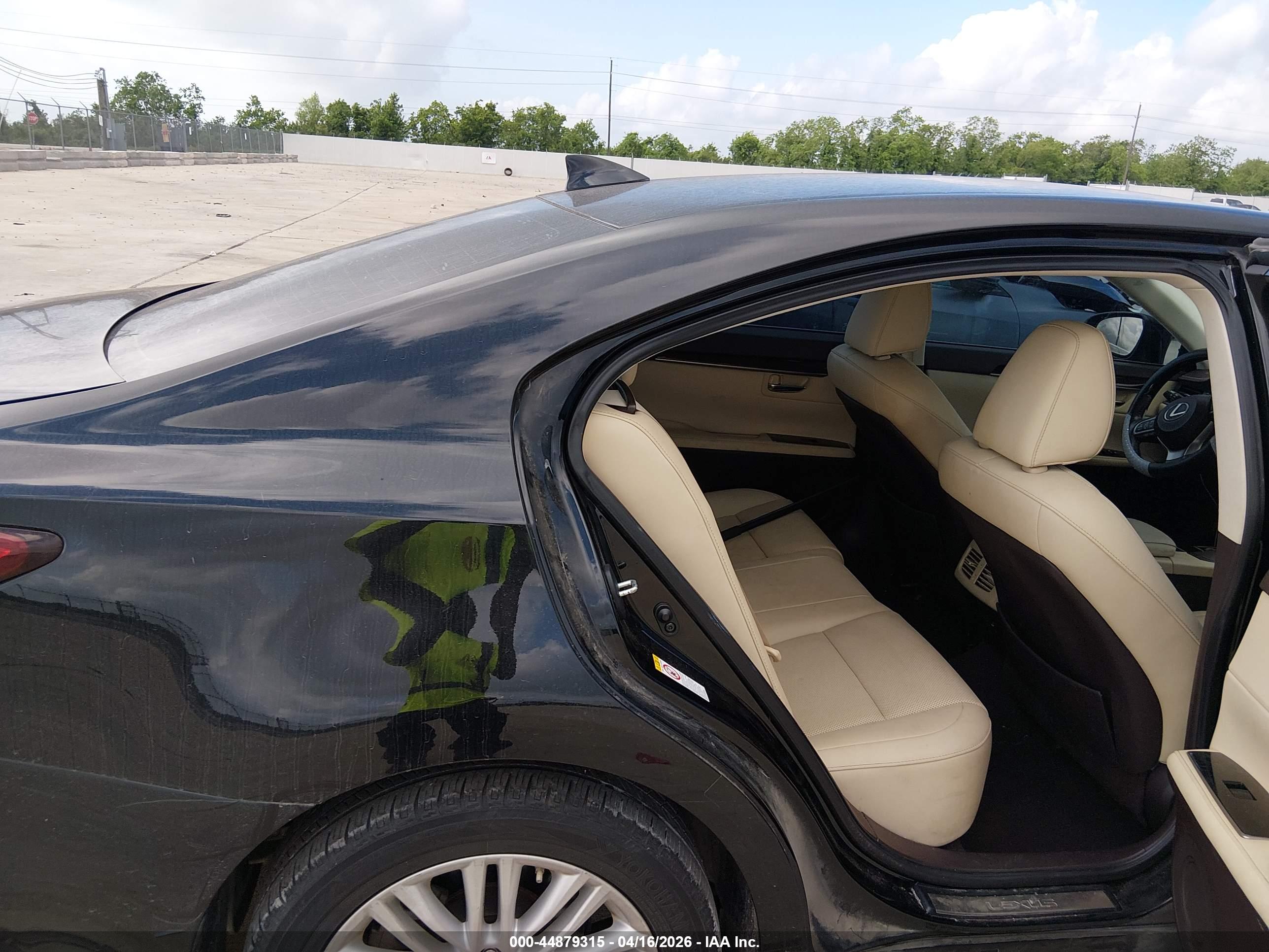 LEXUS ES image 8
