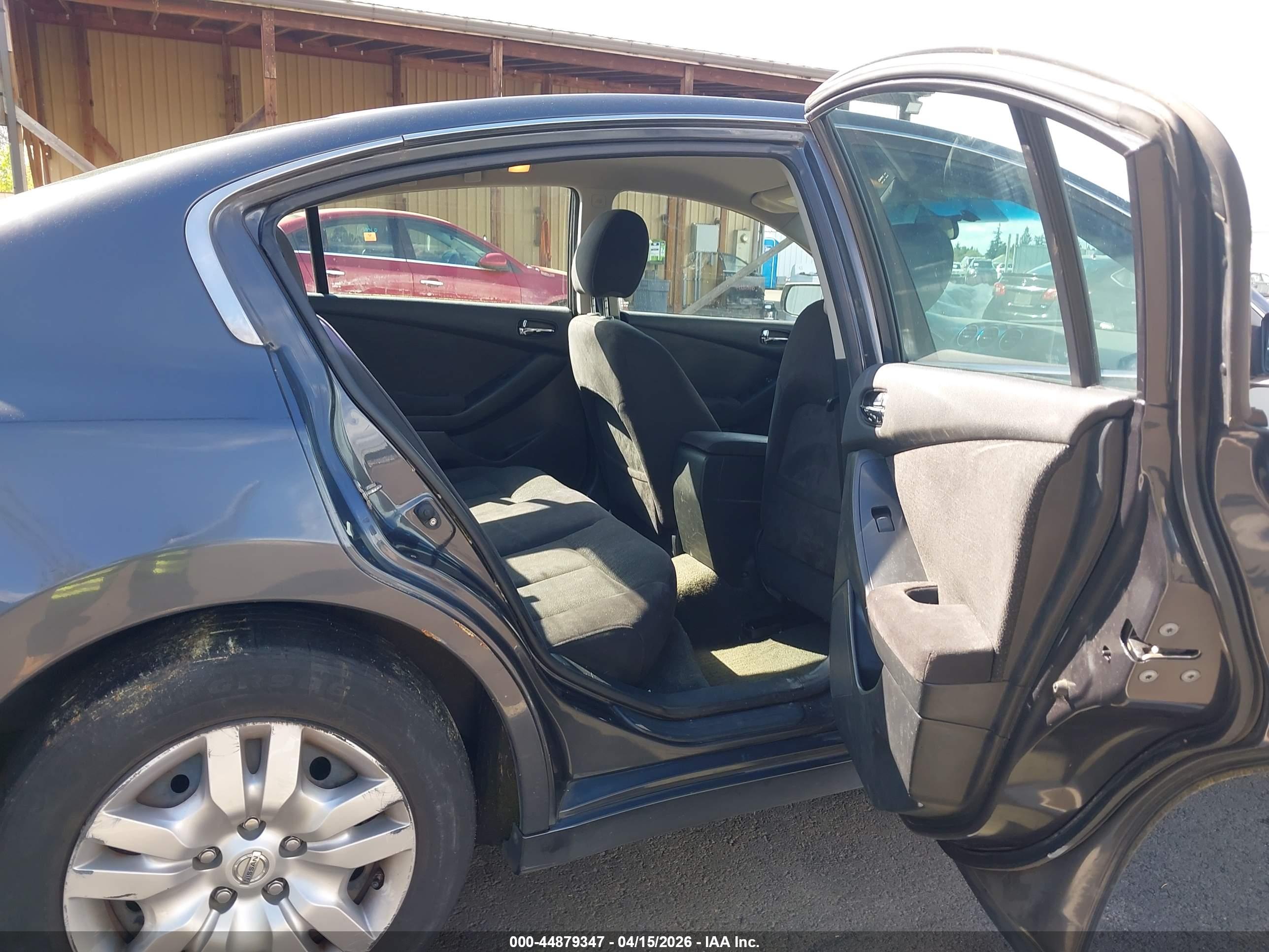 NISSAN ALTIMA image 8