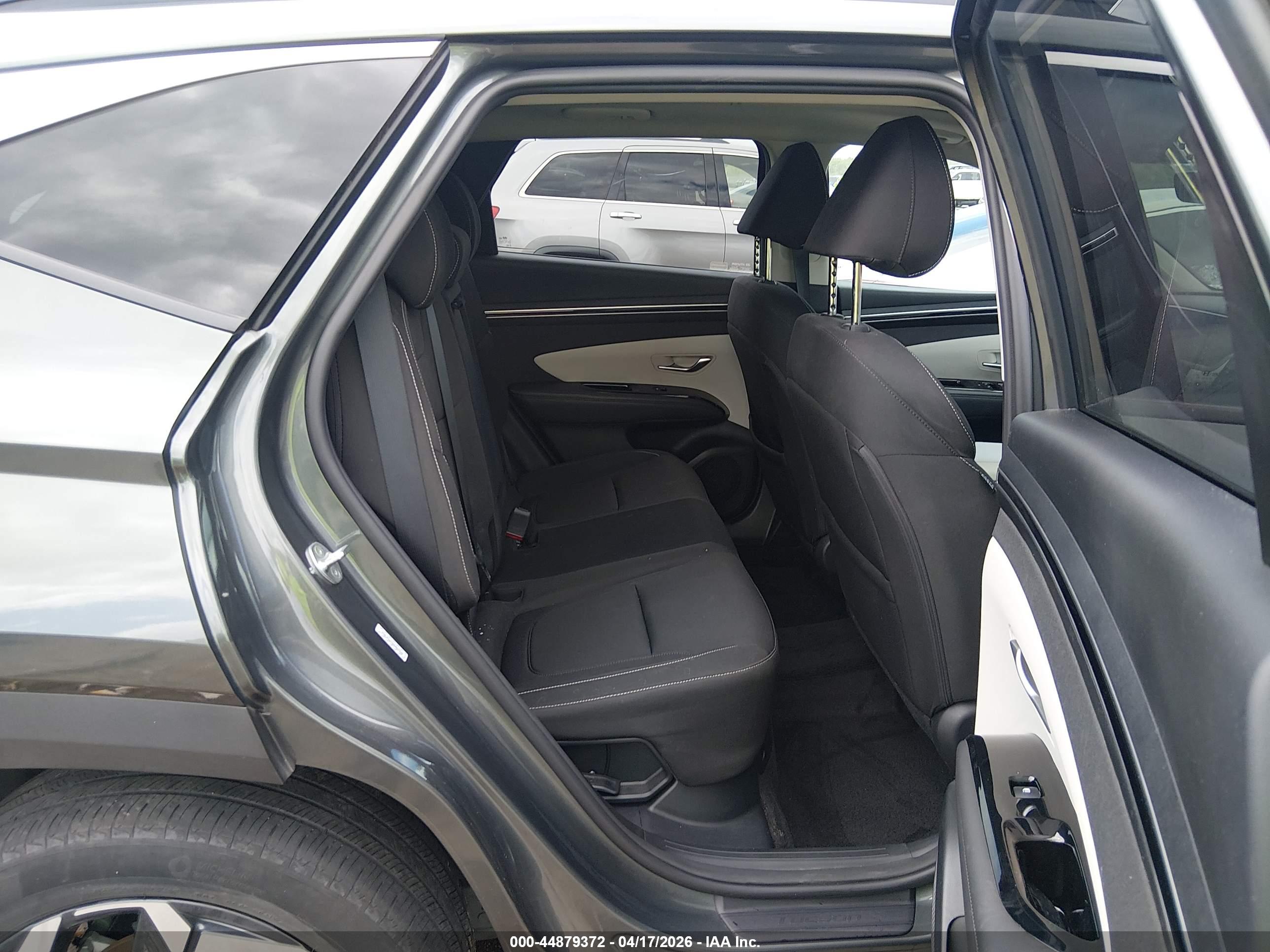 HYUNDAI TUCSON image 8