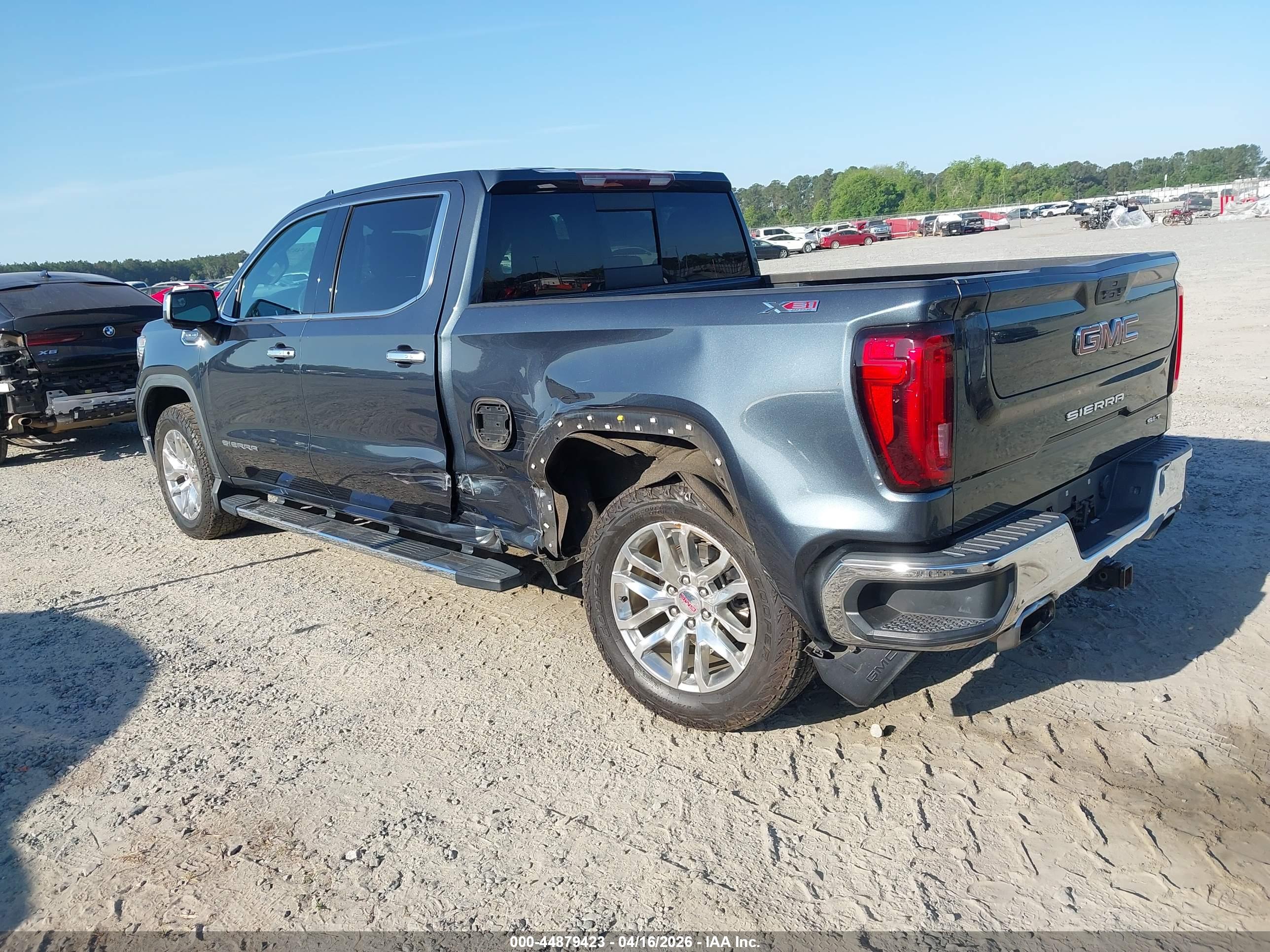 GMC SIERRA image 3
