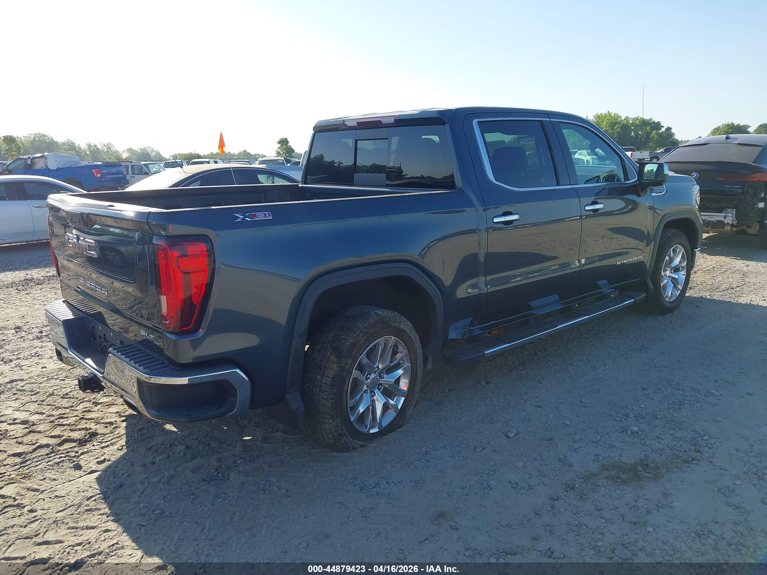GMC SIERRA image 4