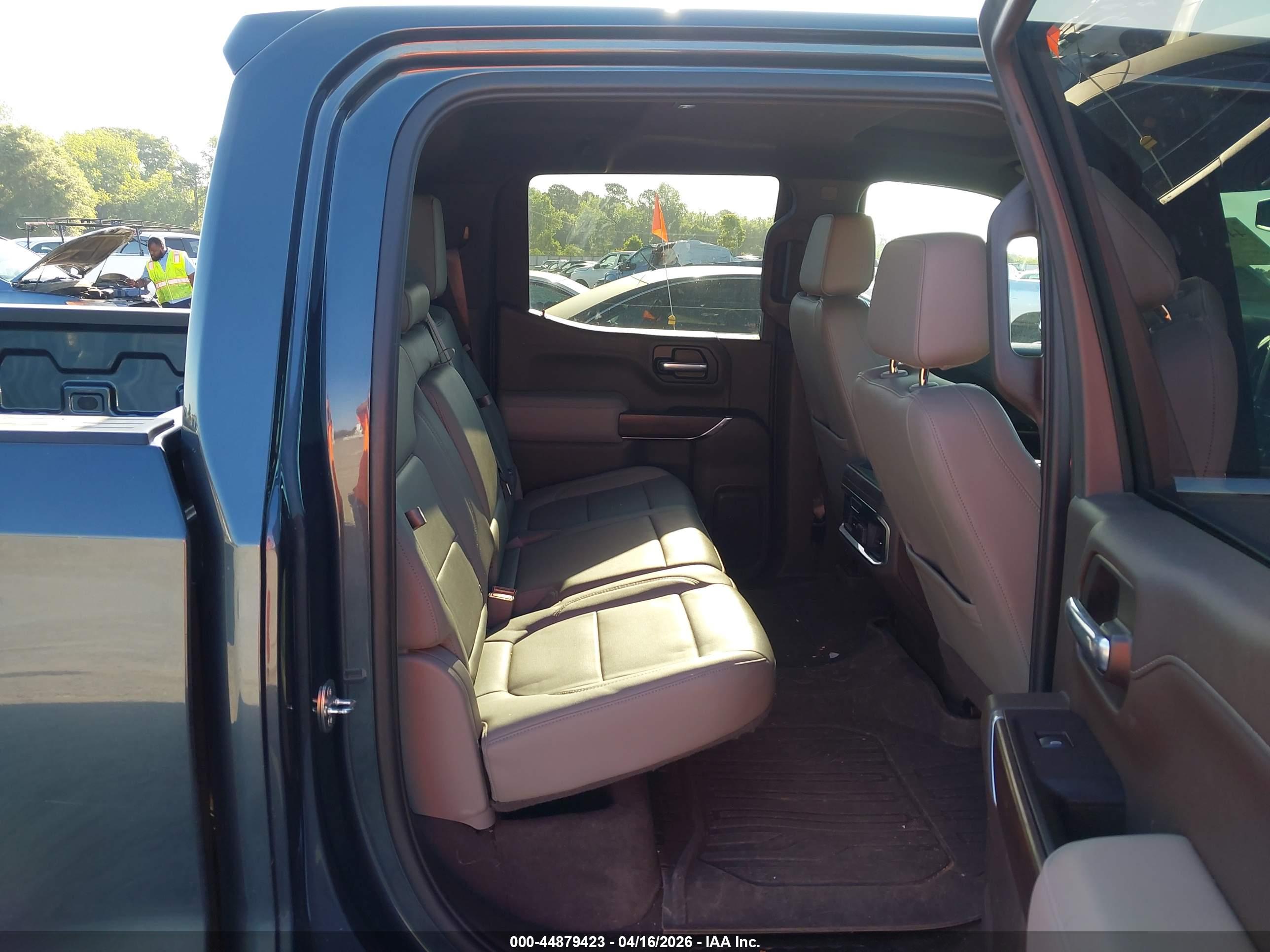 GMC SIERRA image 8