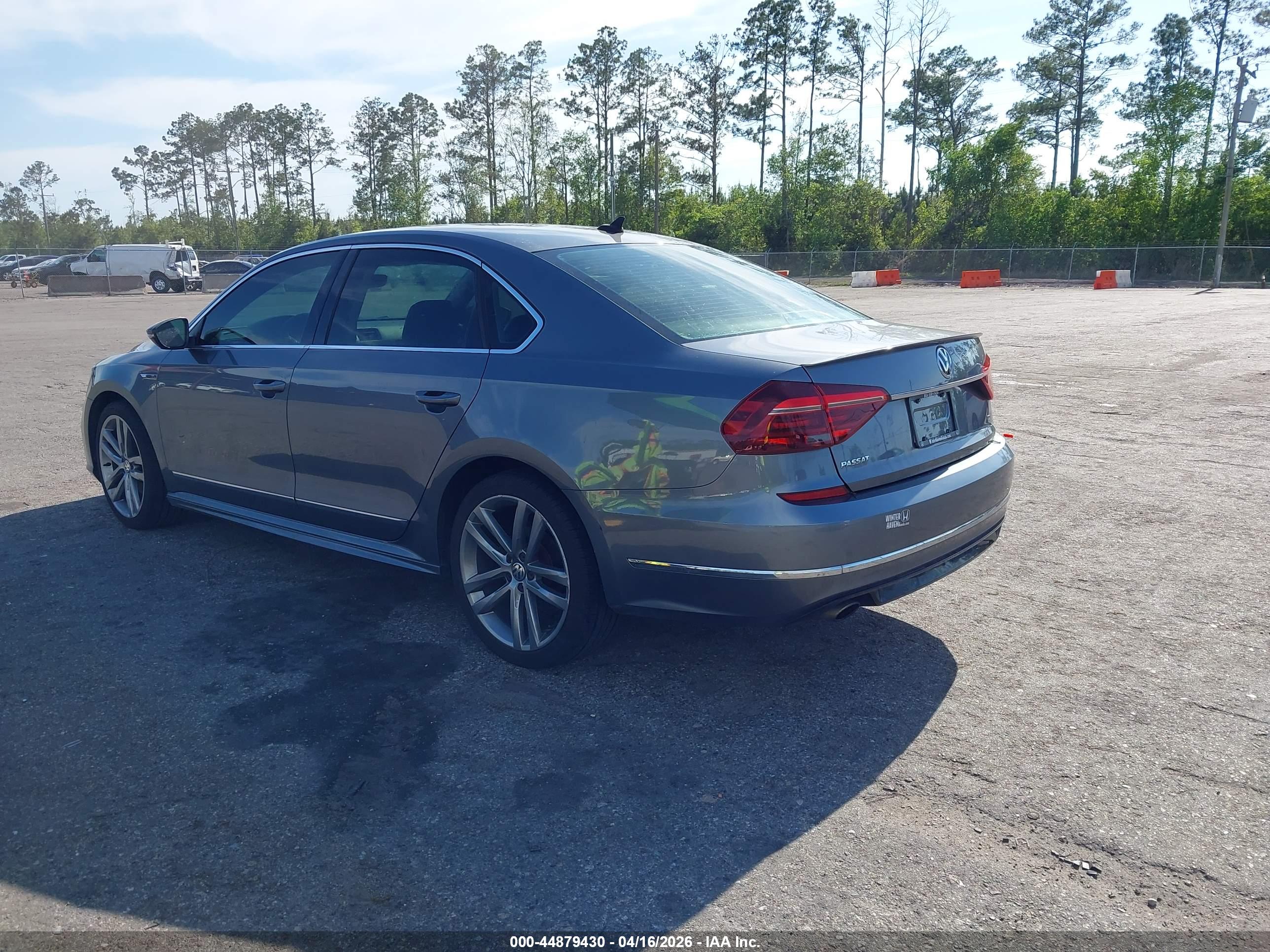 VOLKSWAGEN PASSAT image 3