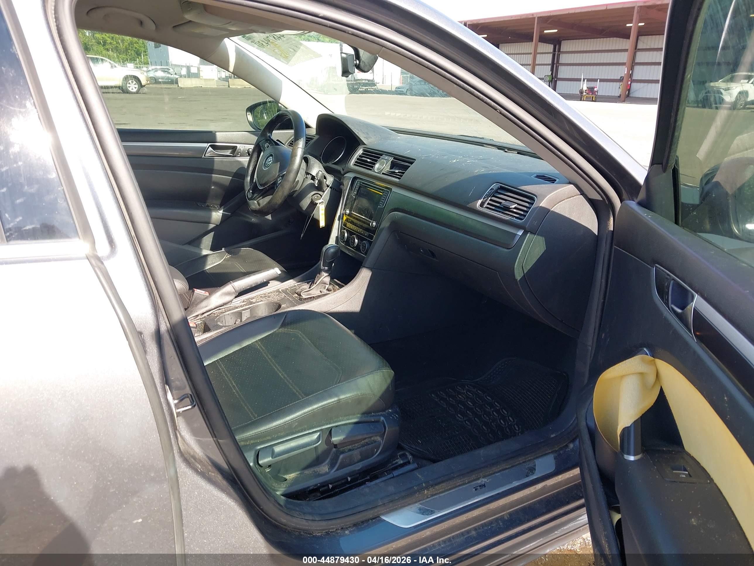 VOLKSWAGEN PASSAT image 5