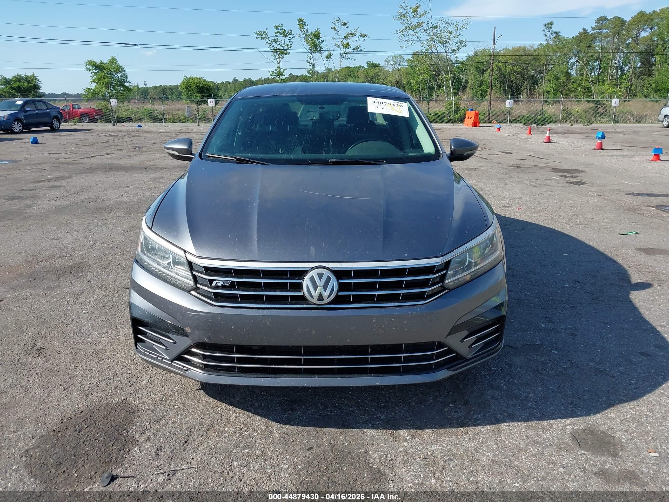 VOLKSWAGEN PASSAT image 6