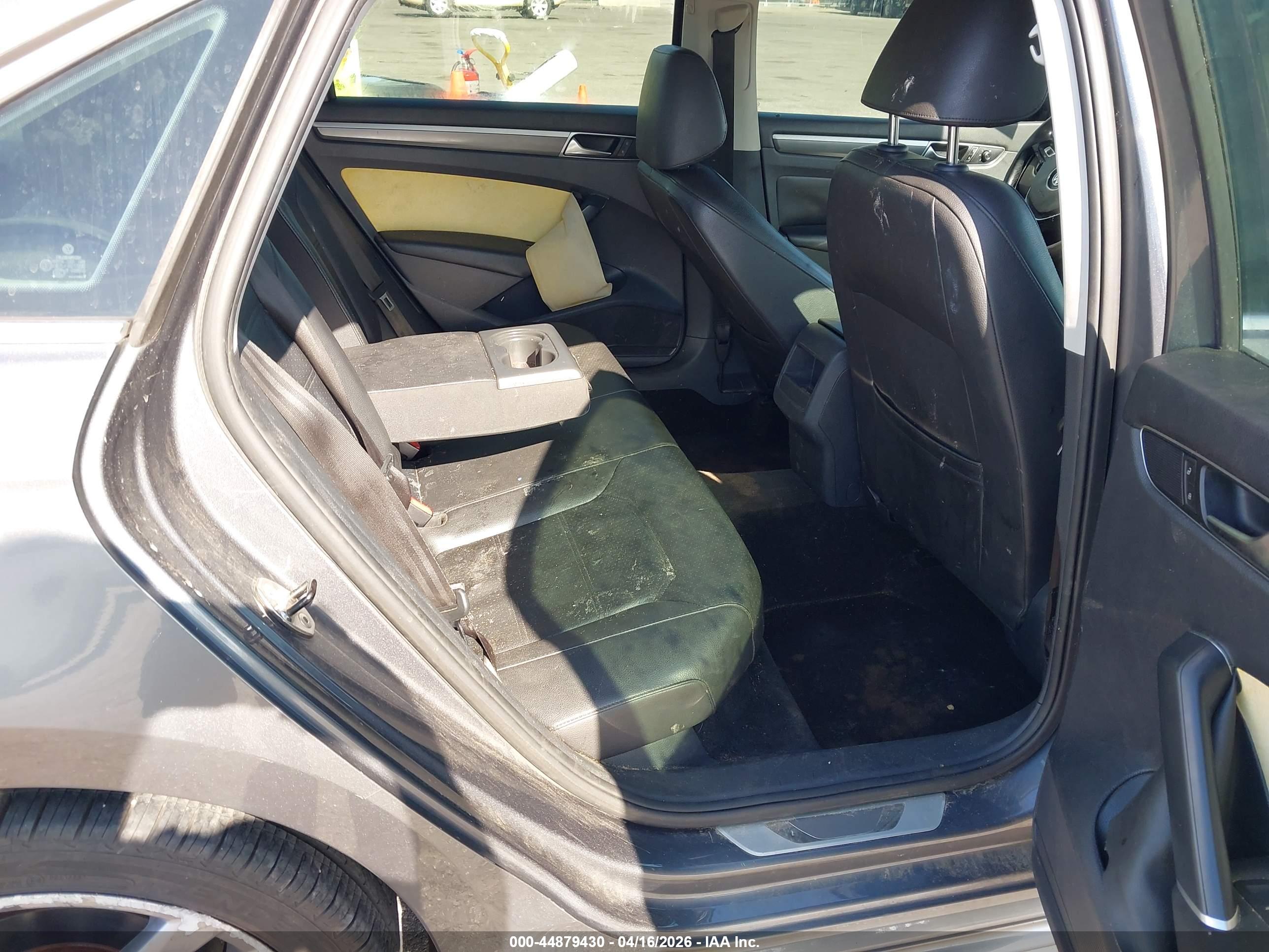 VOLKSWAGEN PASSAT image 8