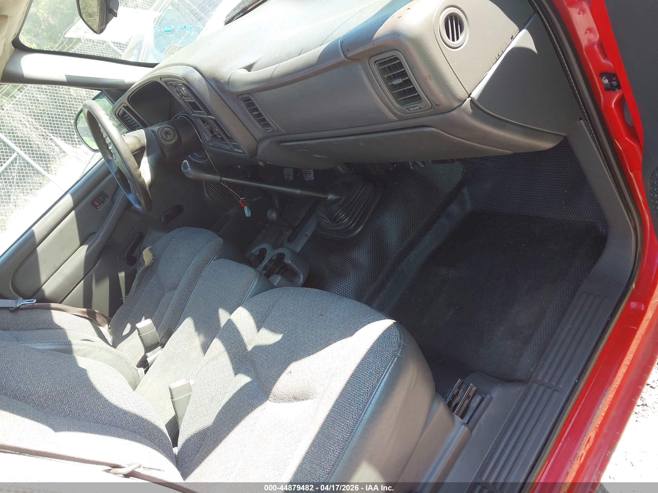 CHEVROLET SILVERADO image 5