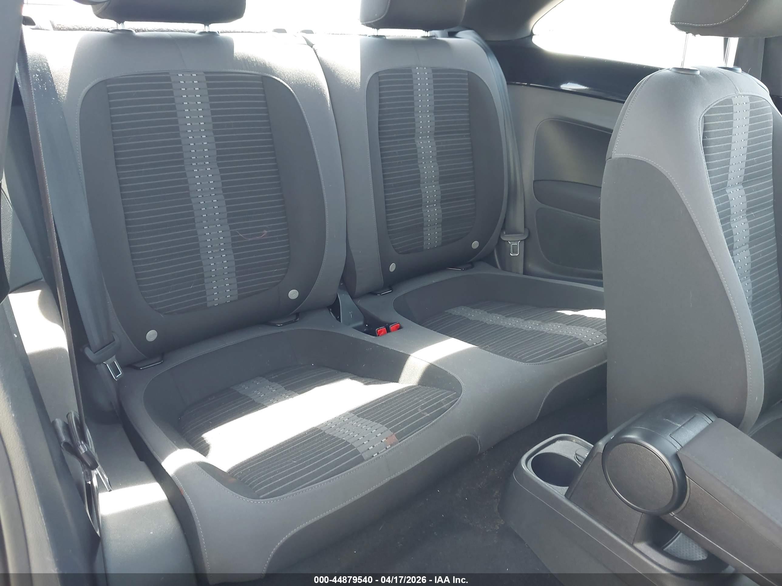 VOLKSWAGEN BEETLE image 8