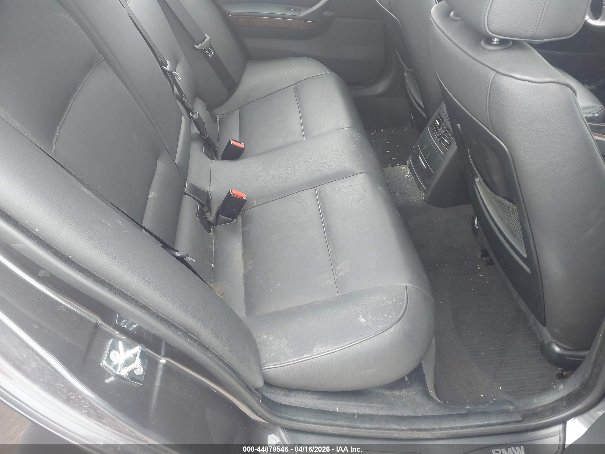 BMW 328XI image 8