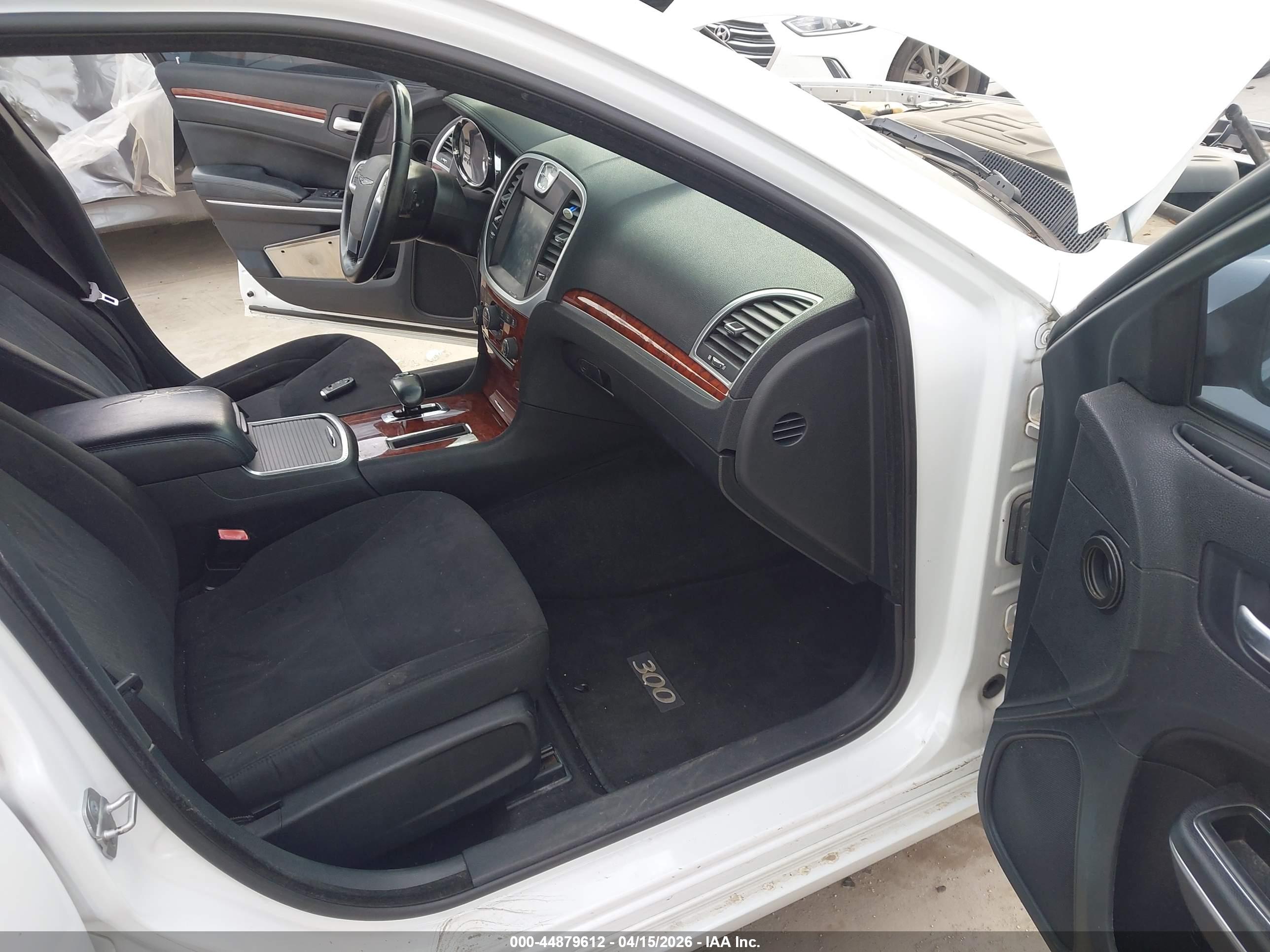 CHRYSLER 300 image 5