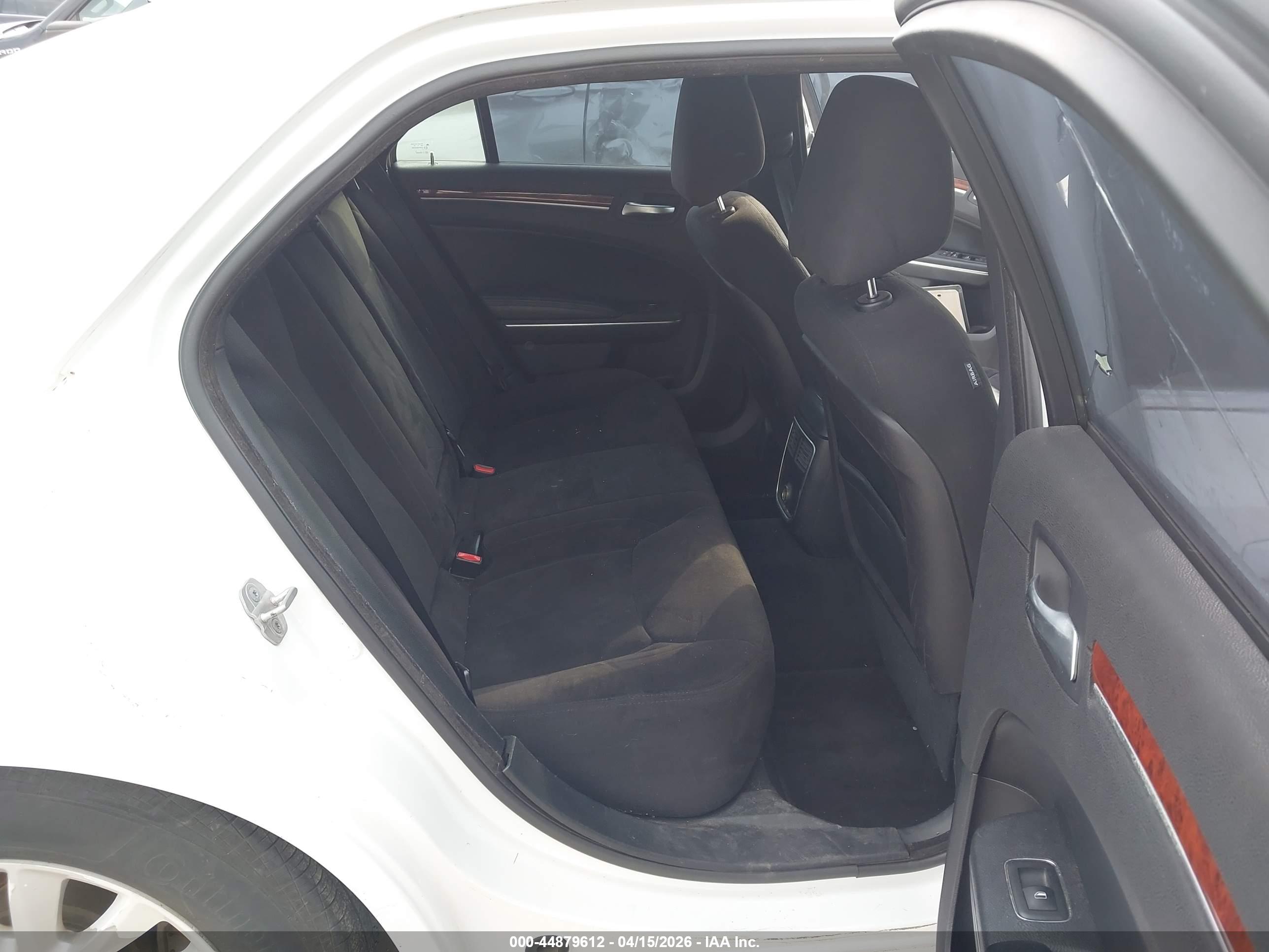 CHRYSLER 300 image 8