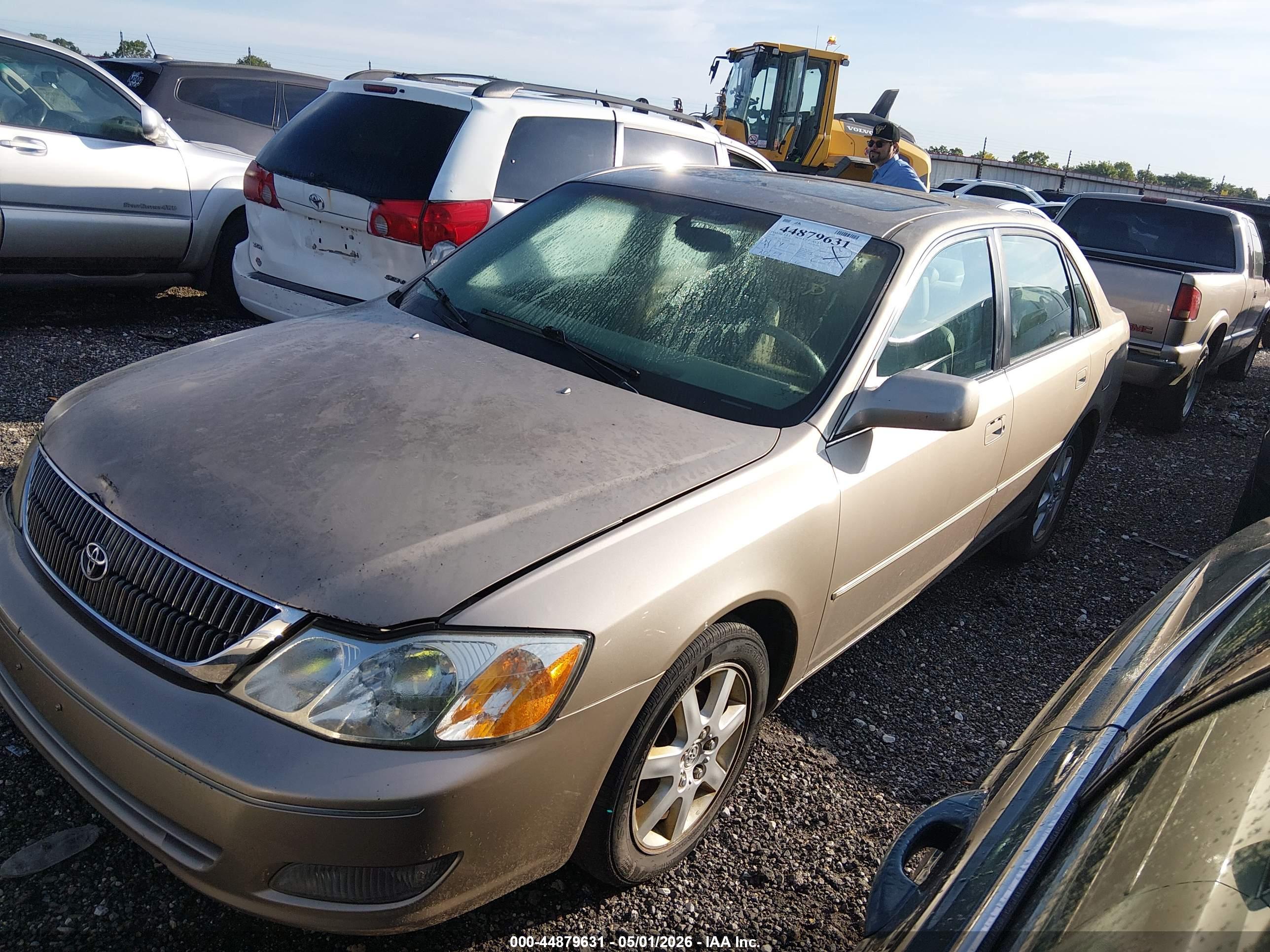 TOYOTA AVALON image 2