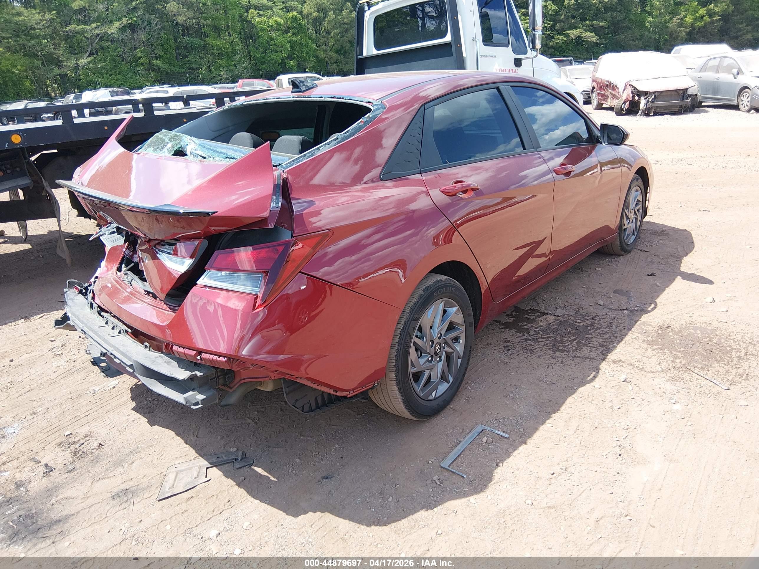 HYUNDAI ELANTRA image 4