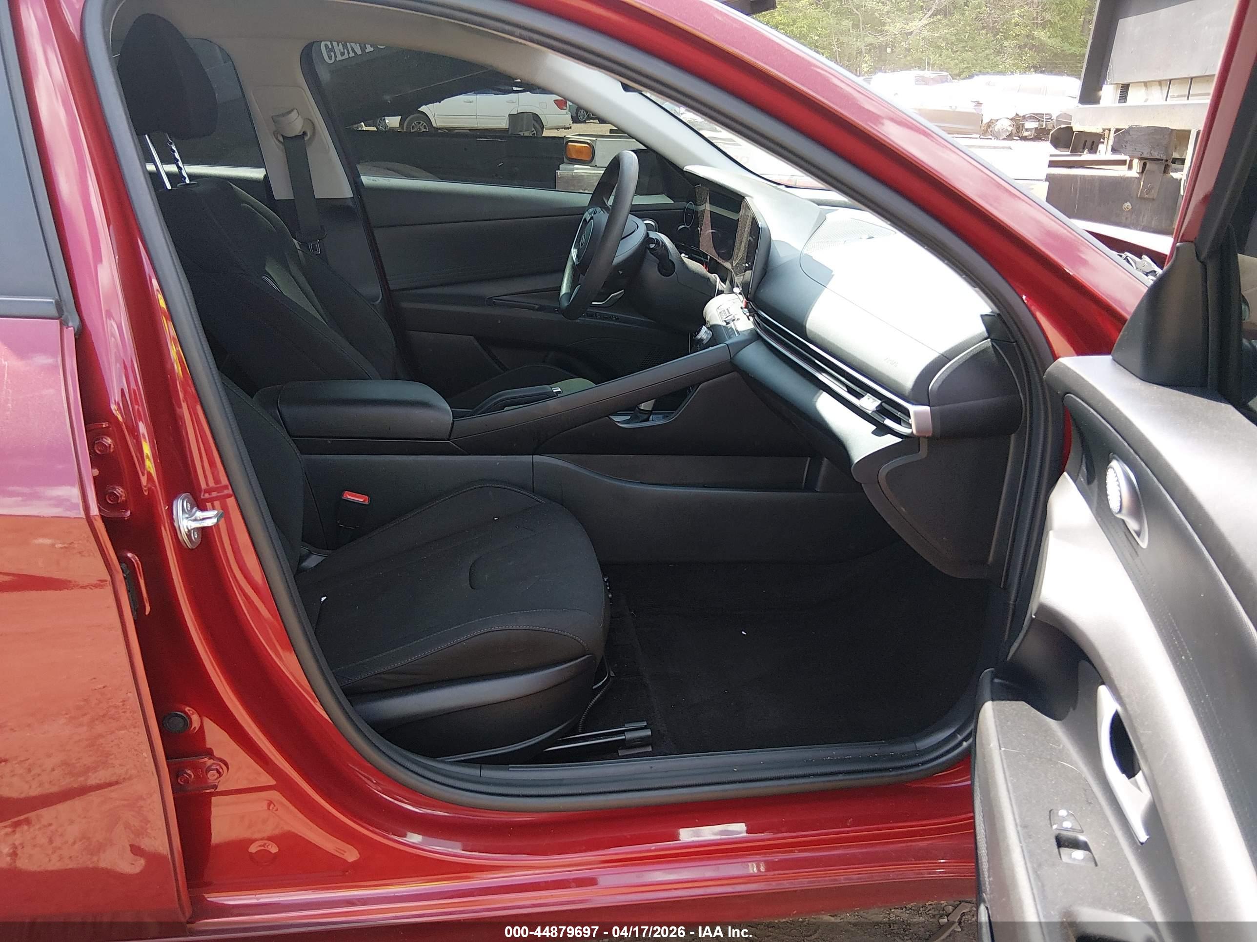 HYUNDAI ELANTRA image 5