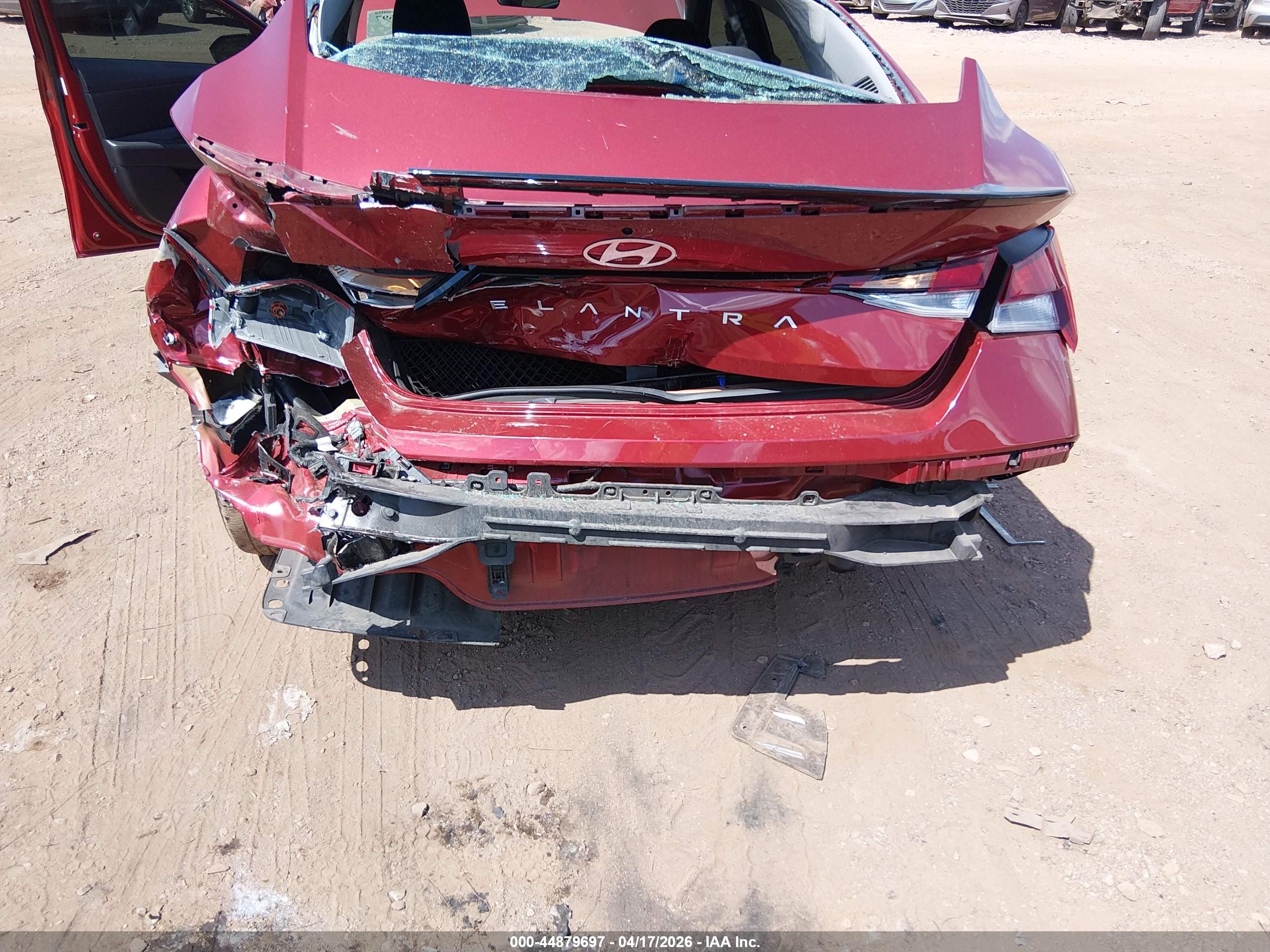 HYUNDAI ELANTRA image 6