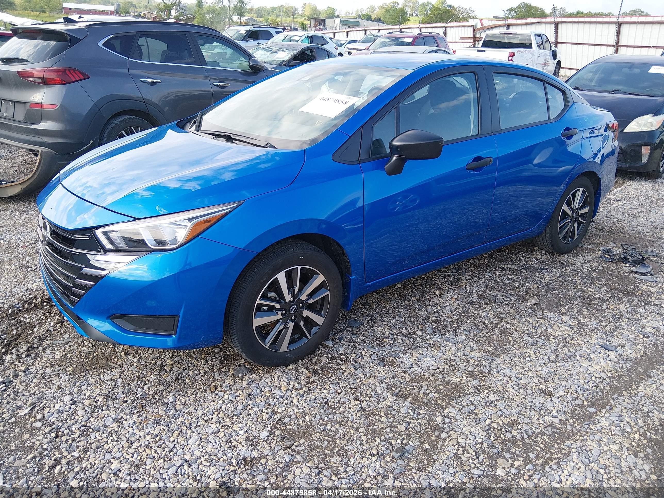 NISSAN VERSA image 2