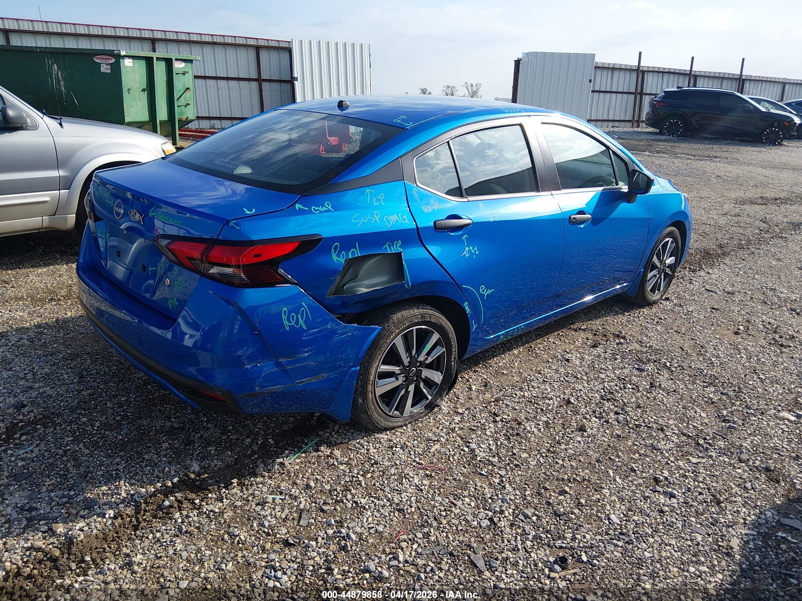 NISSAN VERSA image 4