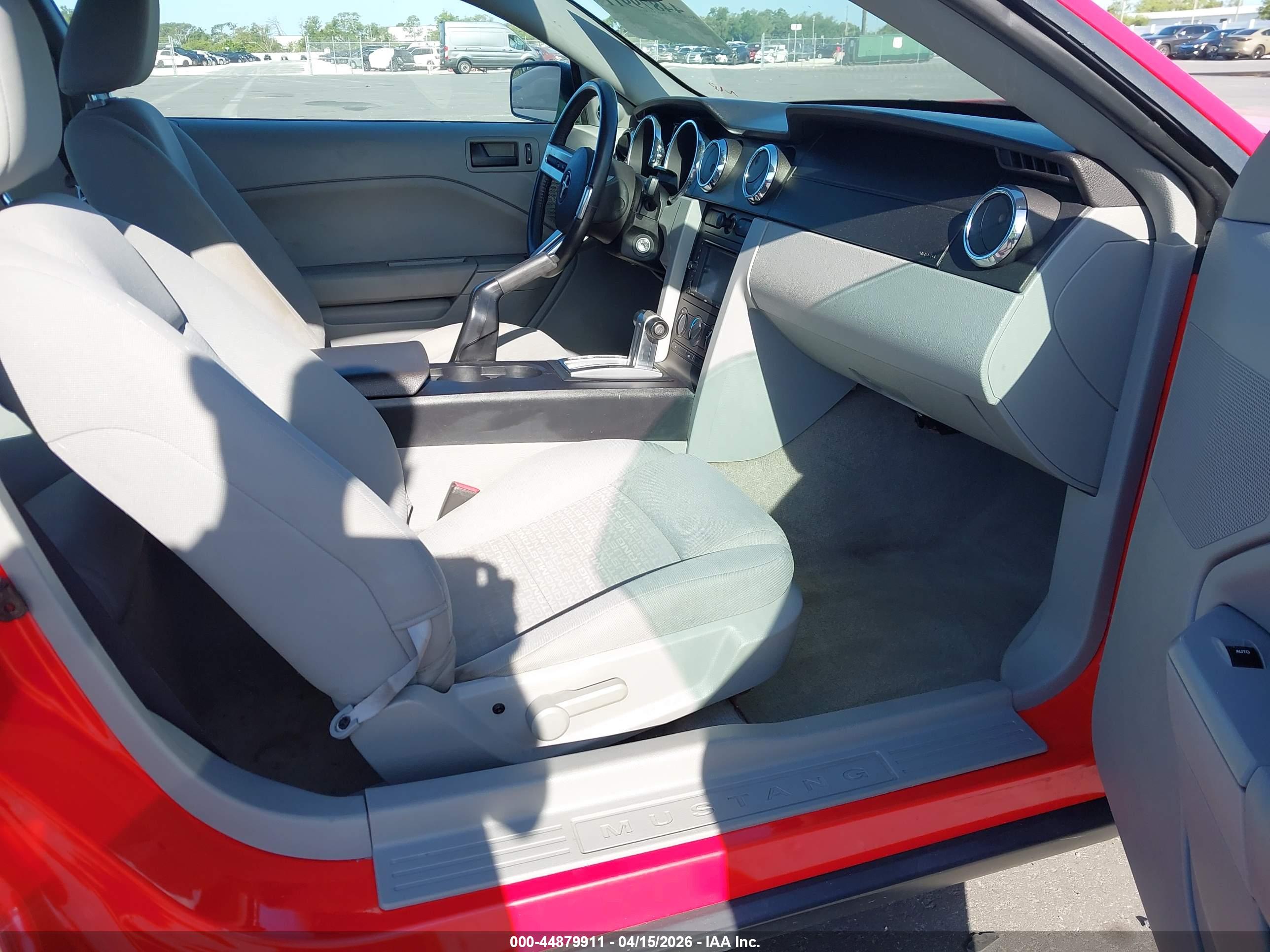 FORD MUSTANG image 5