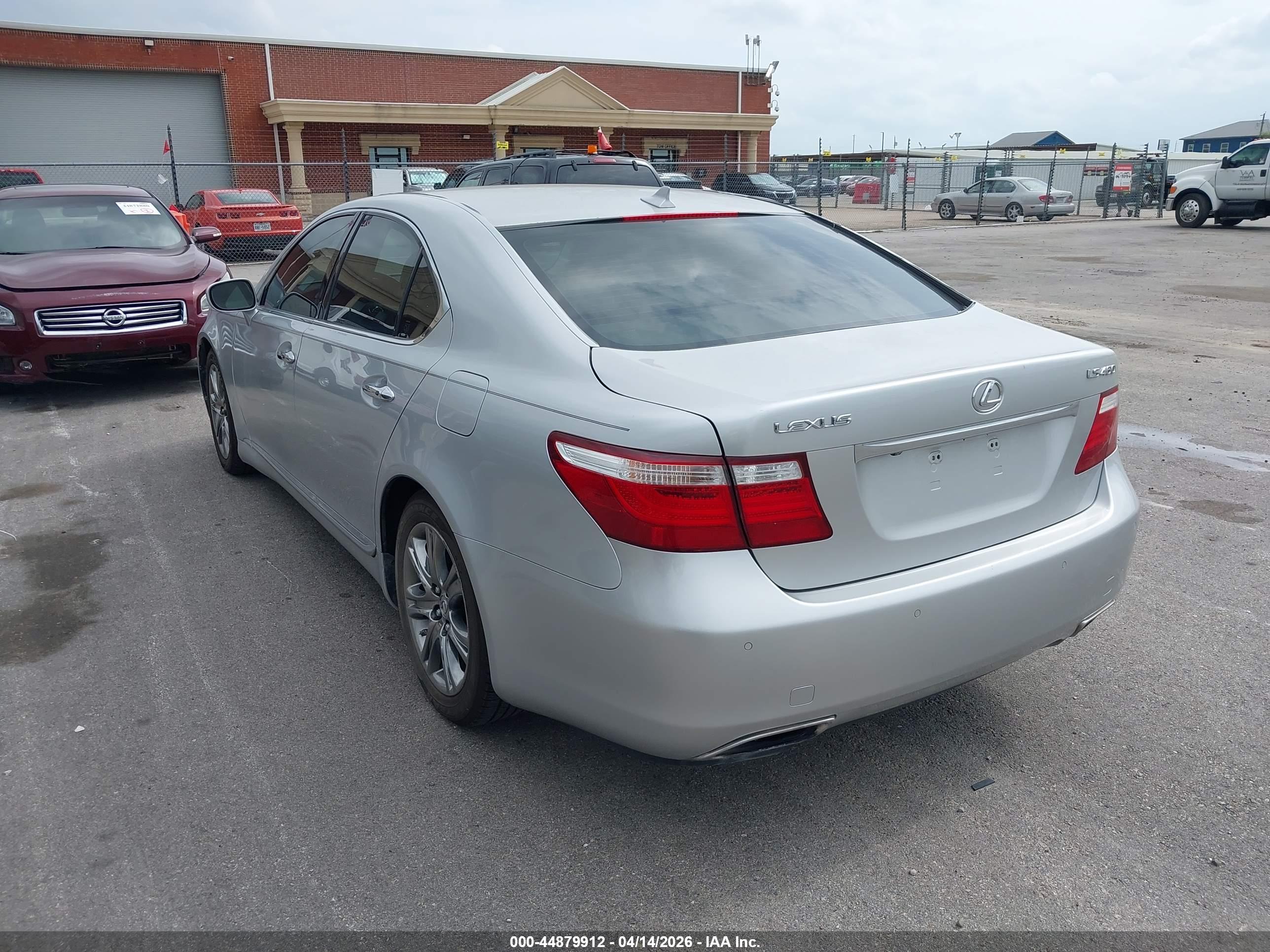 LEXUS LS image 3