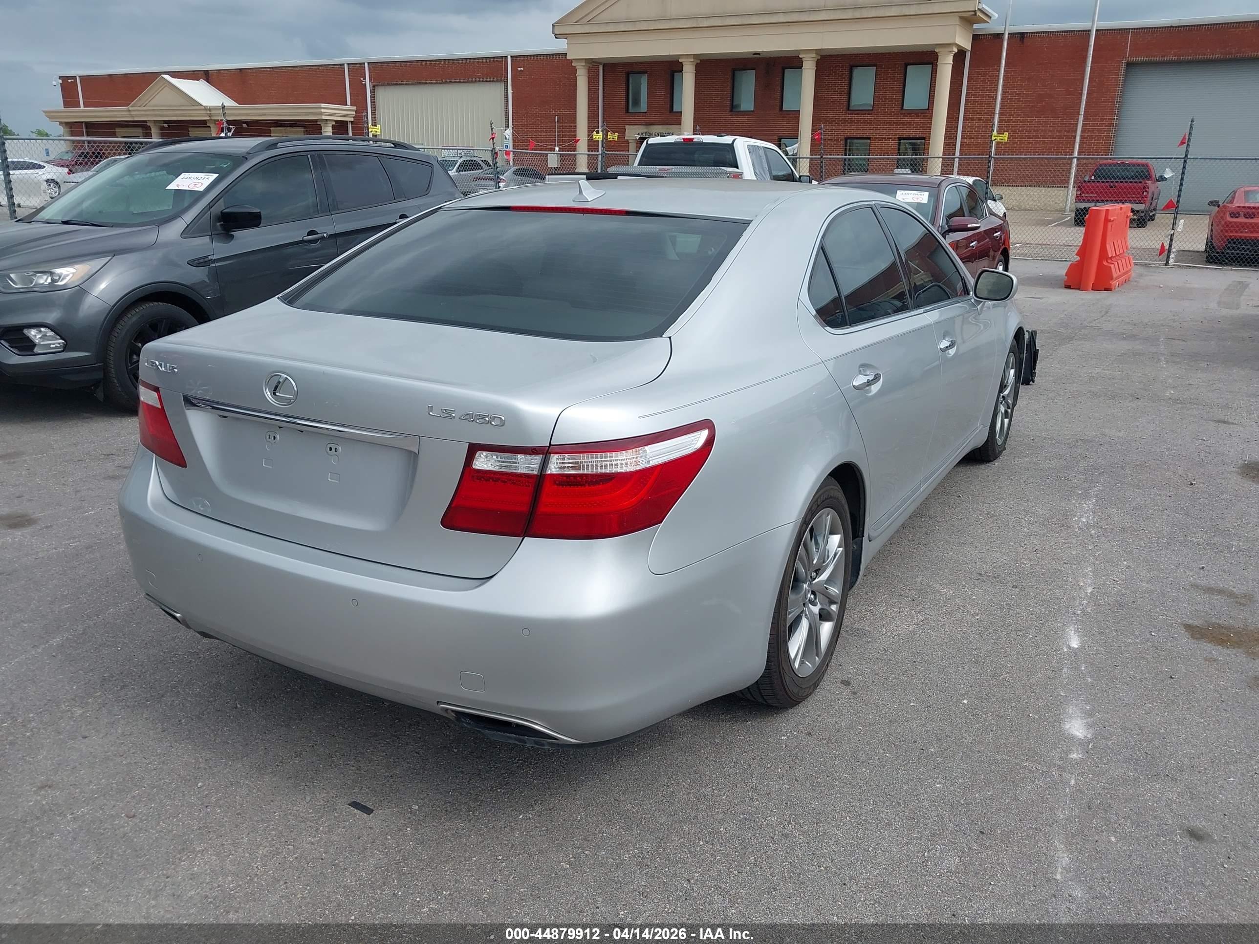 LEXUS LS image 4