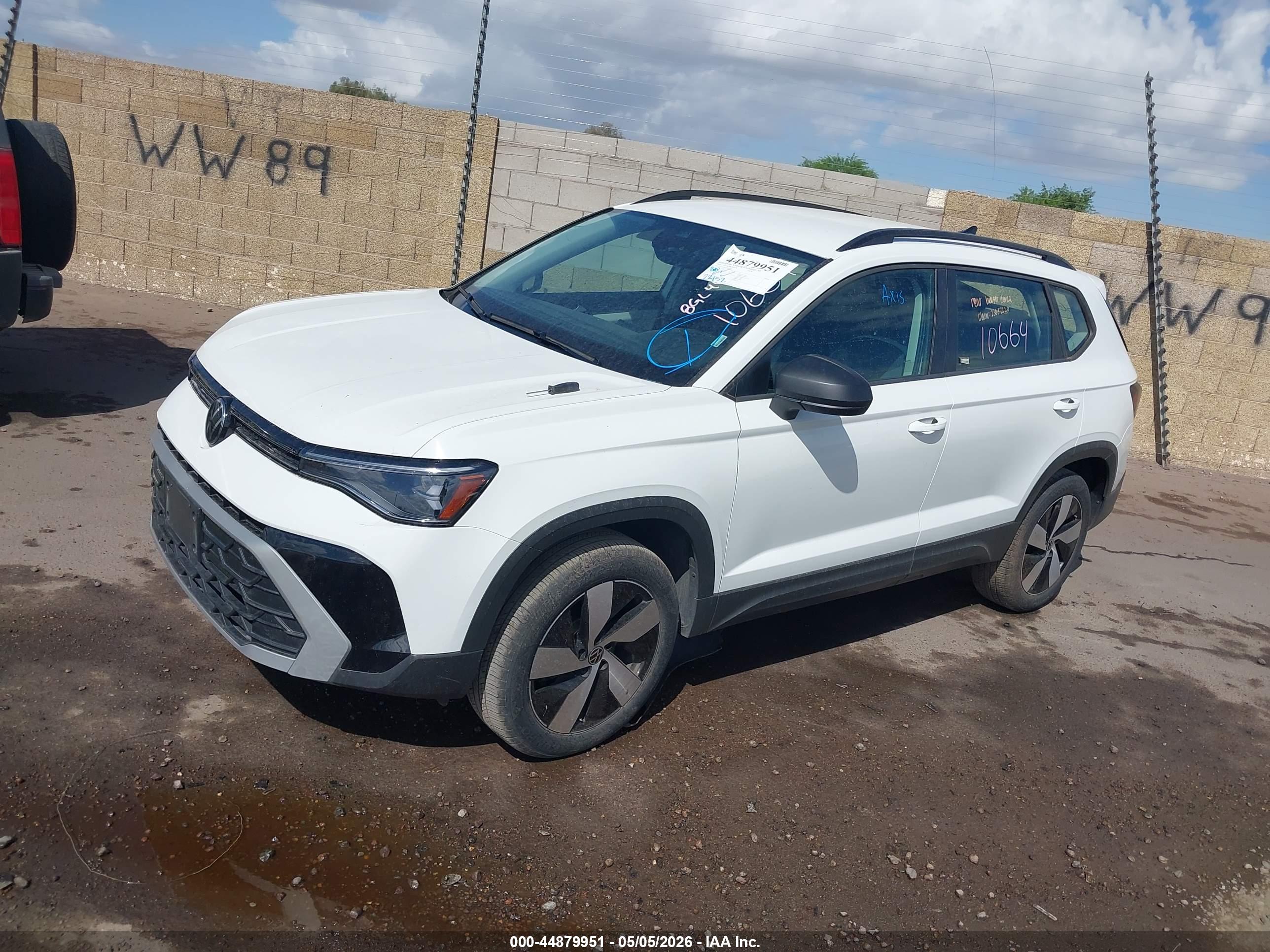 VOLKSWAGEN TAOS image 2