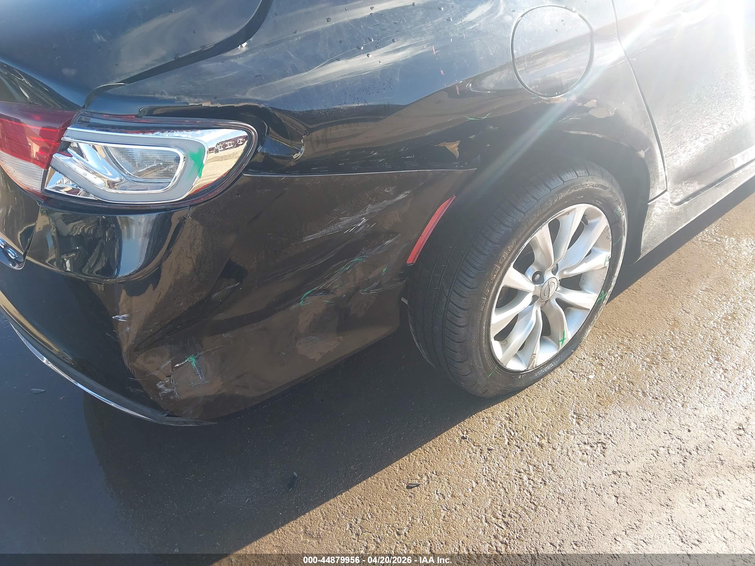 CHRYSLER 200 image 6