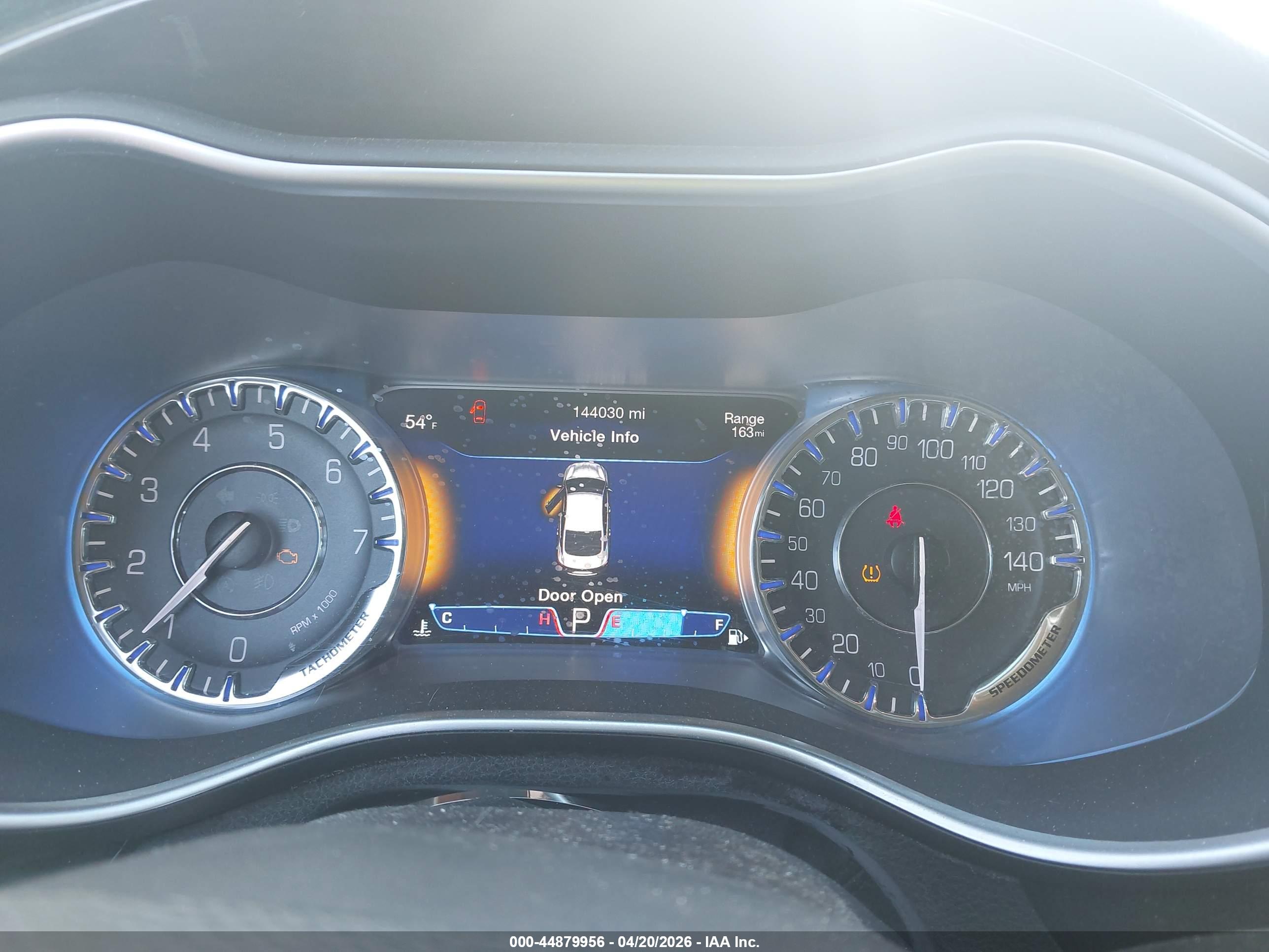 CHRYSLER 200 image 7