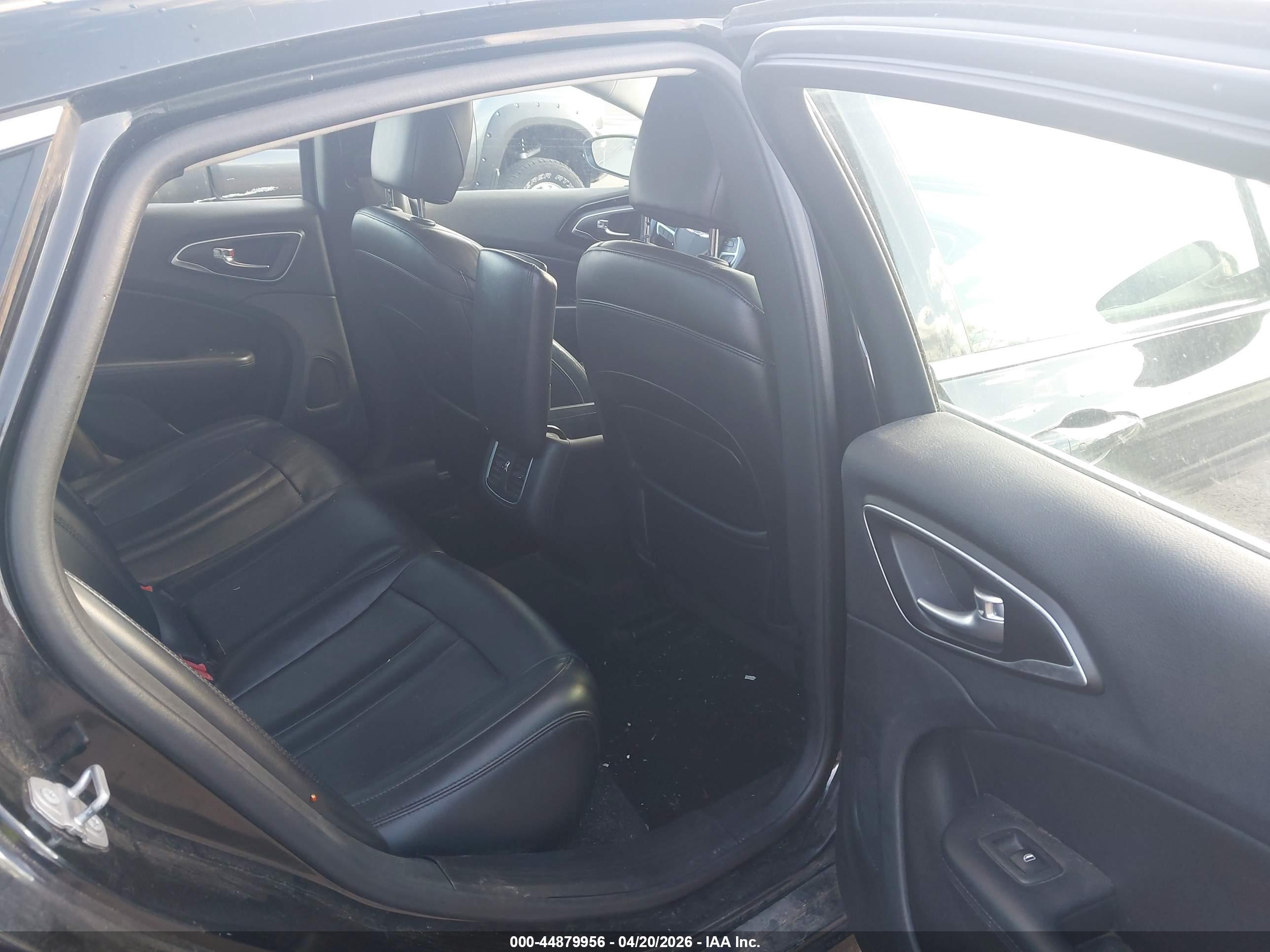 CHRYSLER 200 image 8