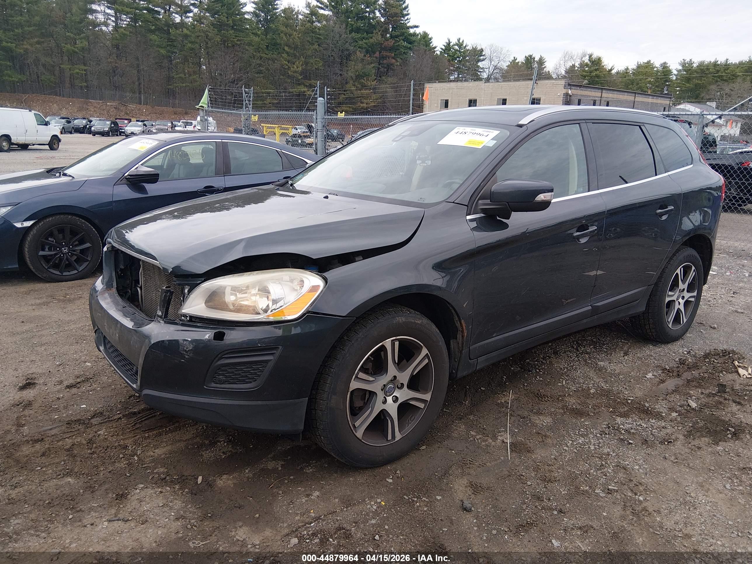 VOLVO XC60 image 2