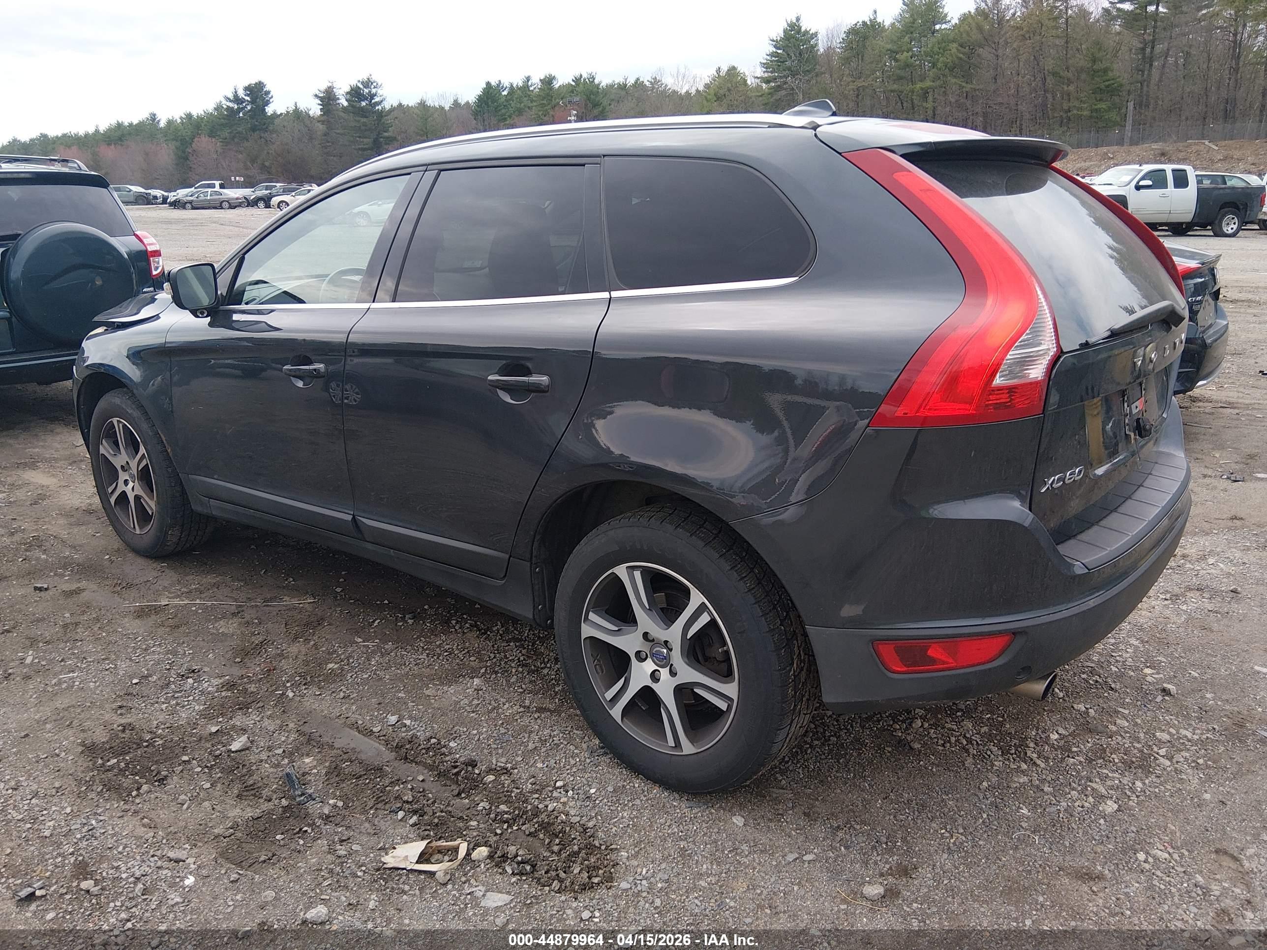 VOLVO XC60 image 3