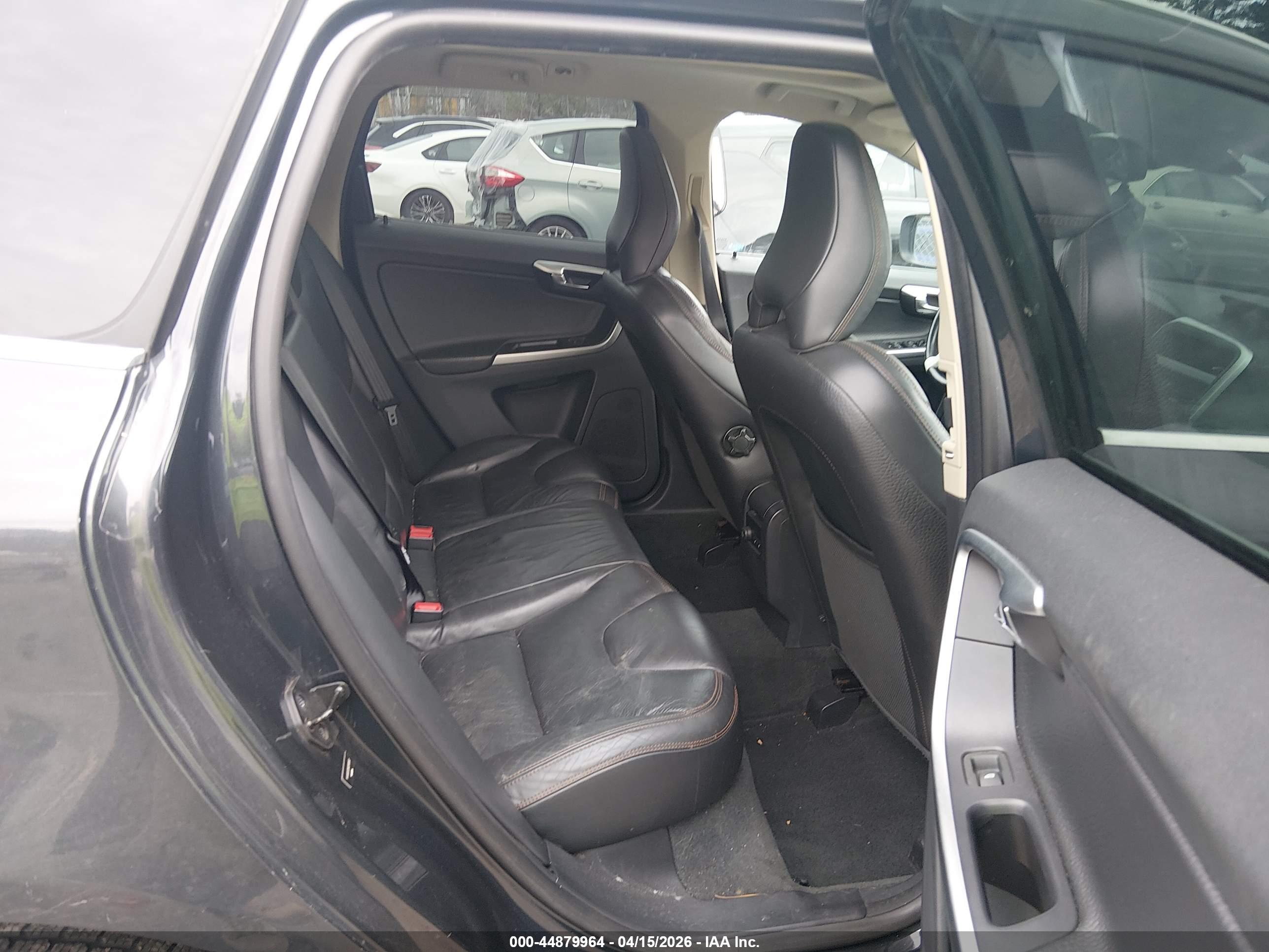 VOLVO XC60 image 8