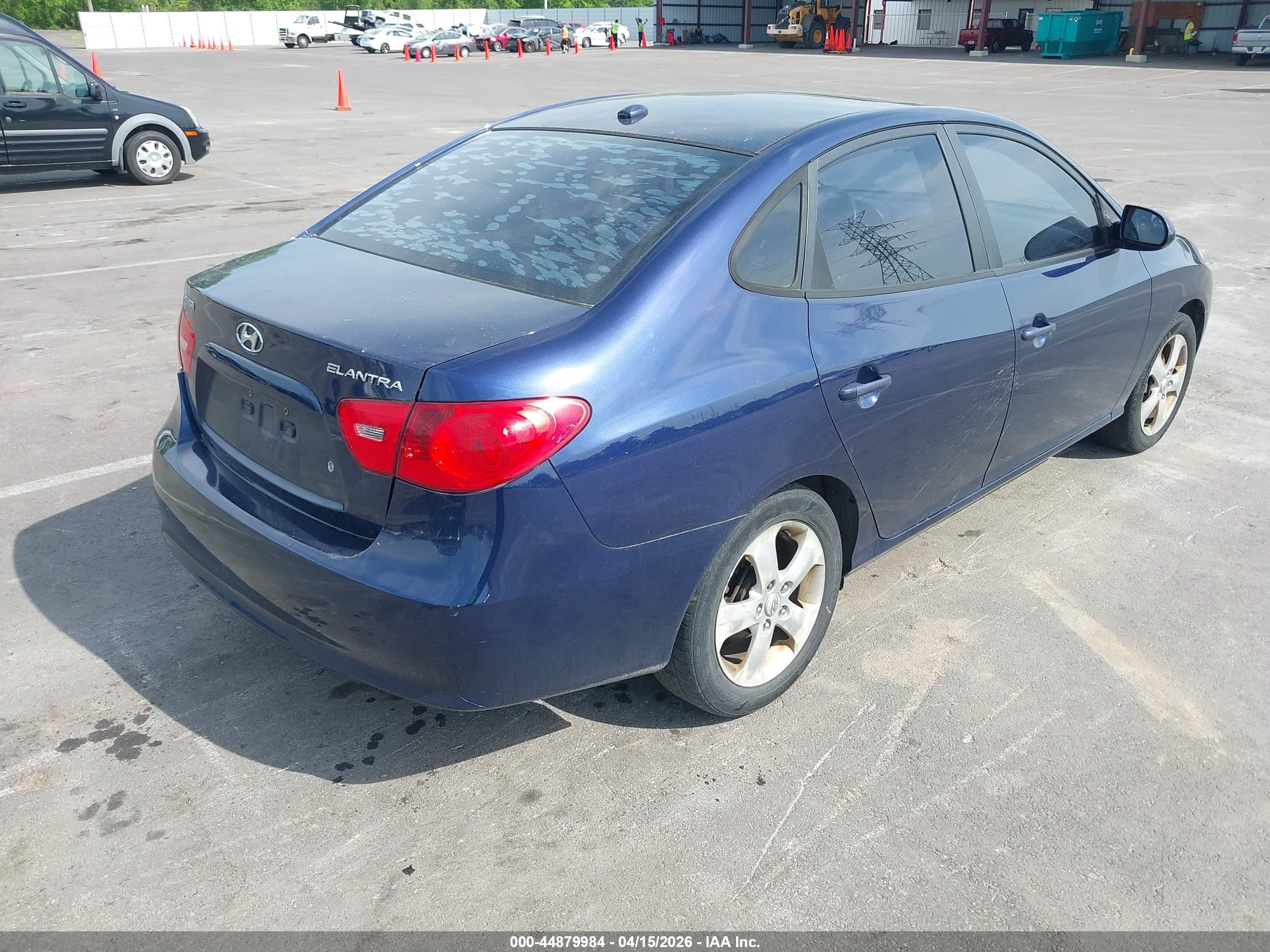 HYUNDAI ELANTRA image 4
