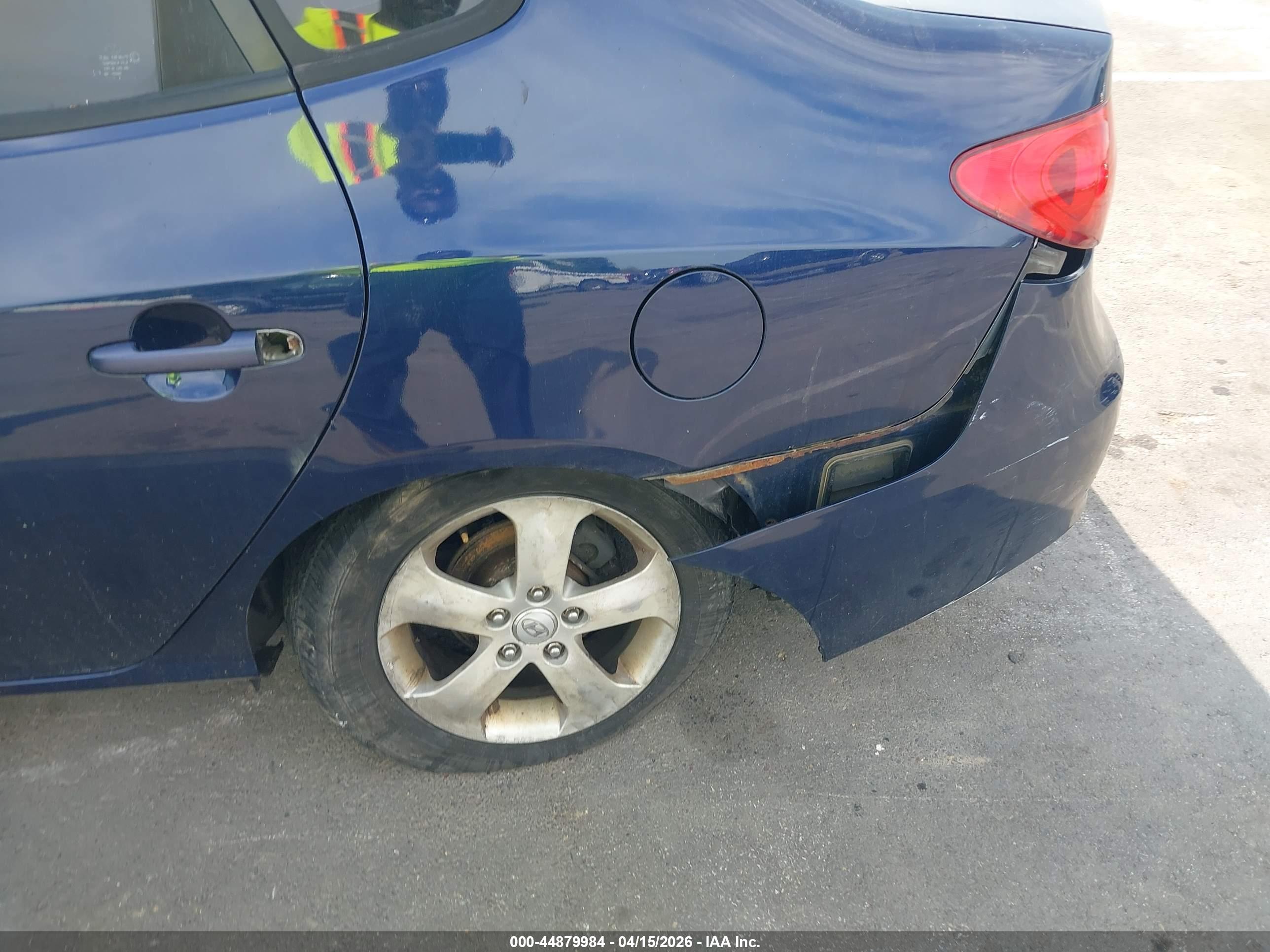 HYUNDAI ELANTRA image 6