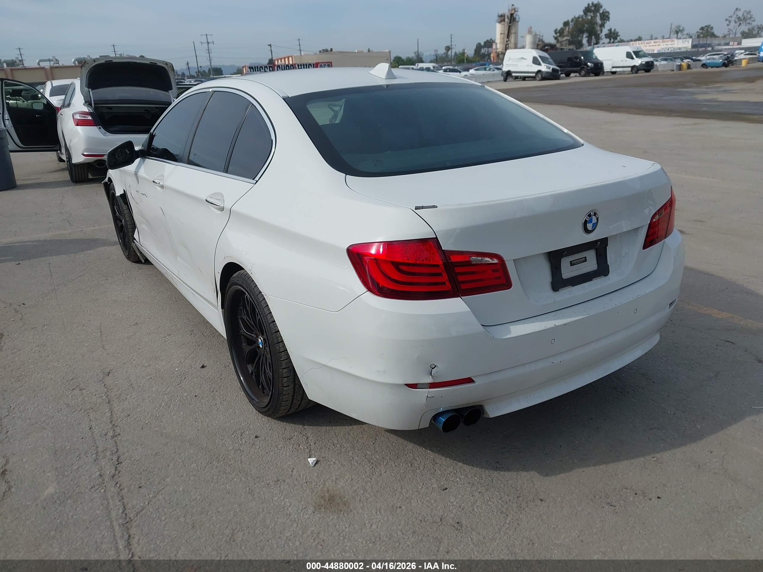 BMW 528I image 3