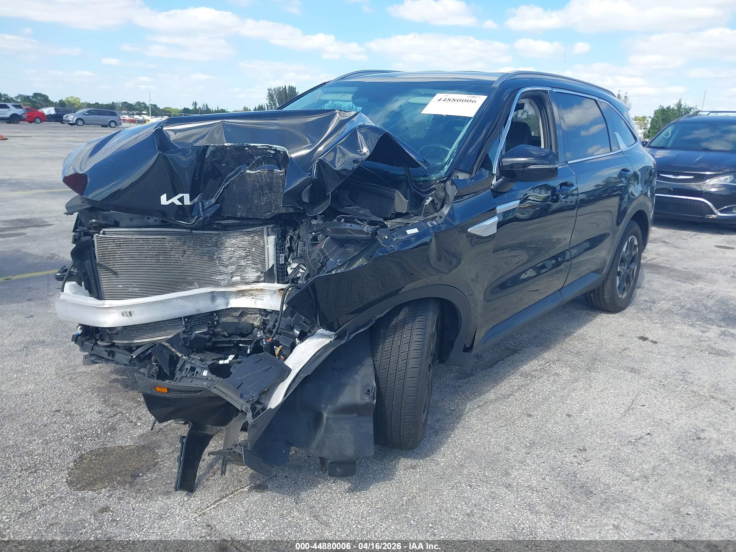KIA SORENTO image 2