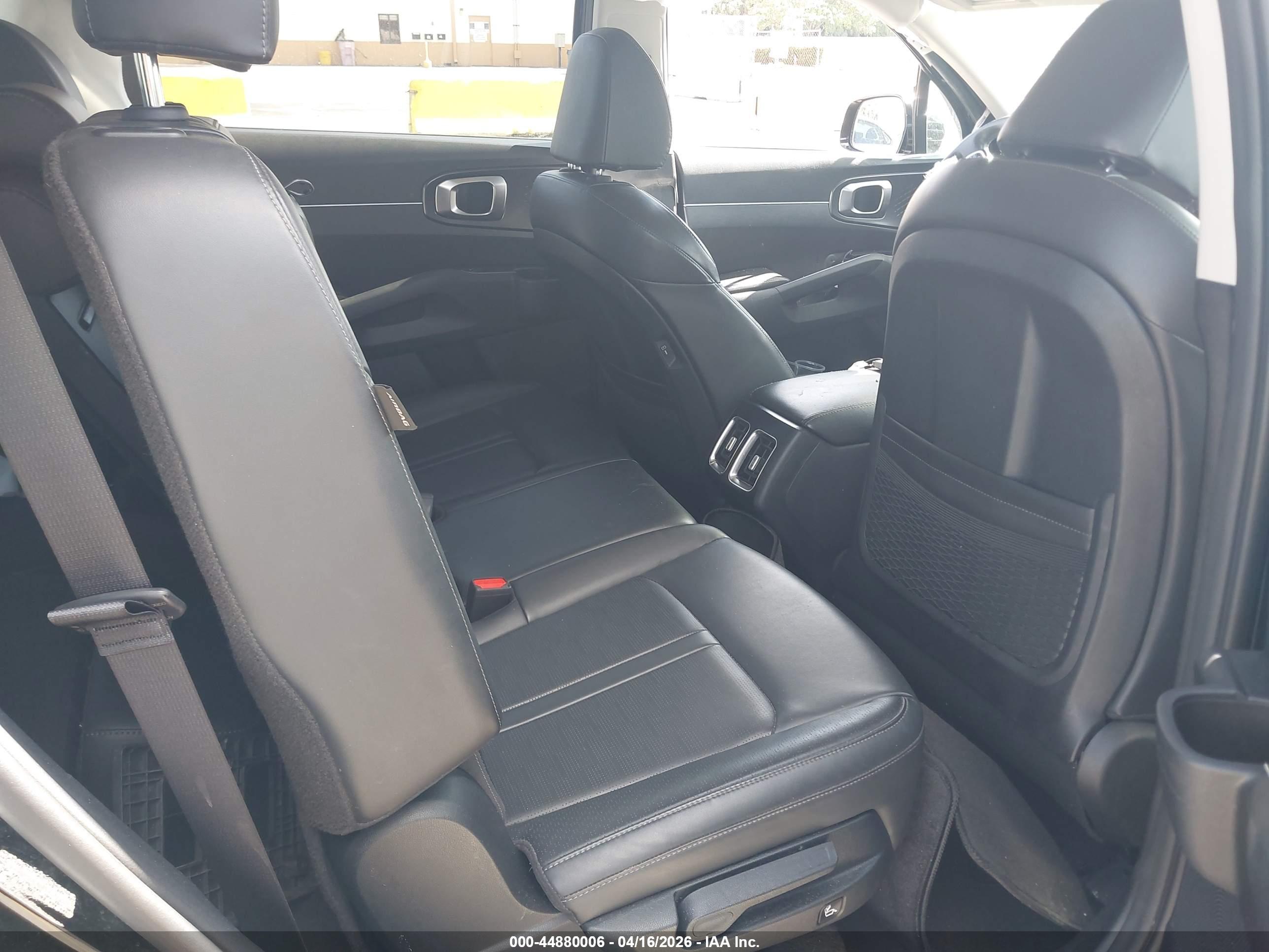 KIA SORENTO image 8