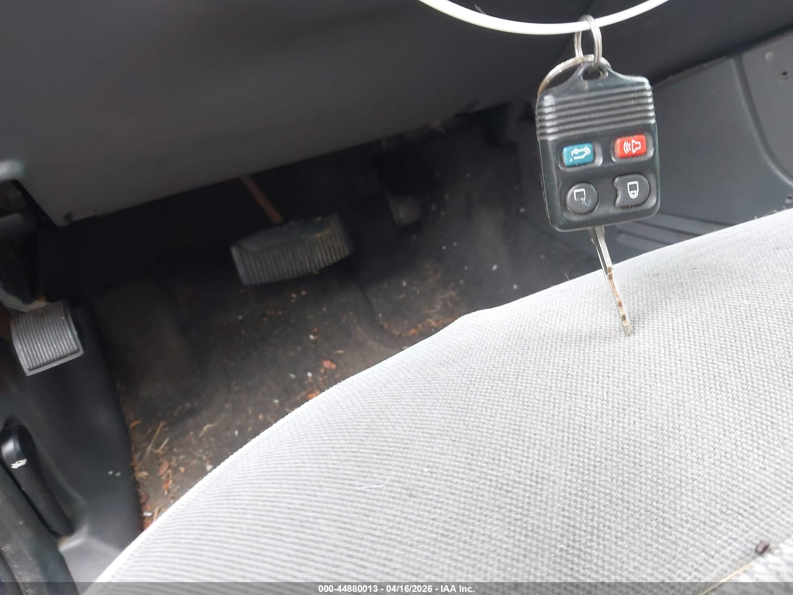 FORD EXPLORER image 11