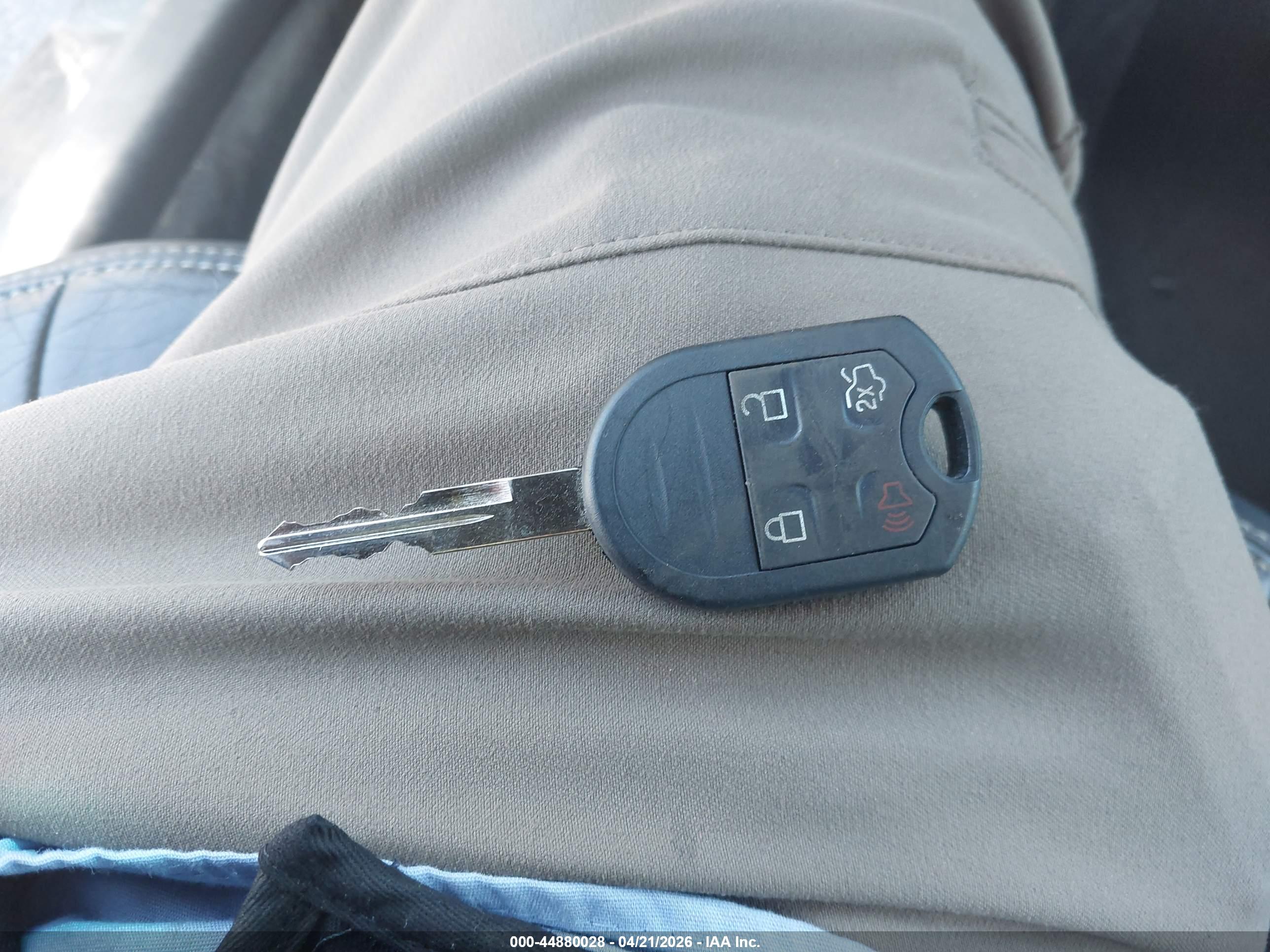 FORD FUSION image 11