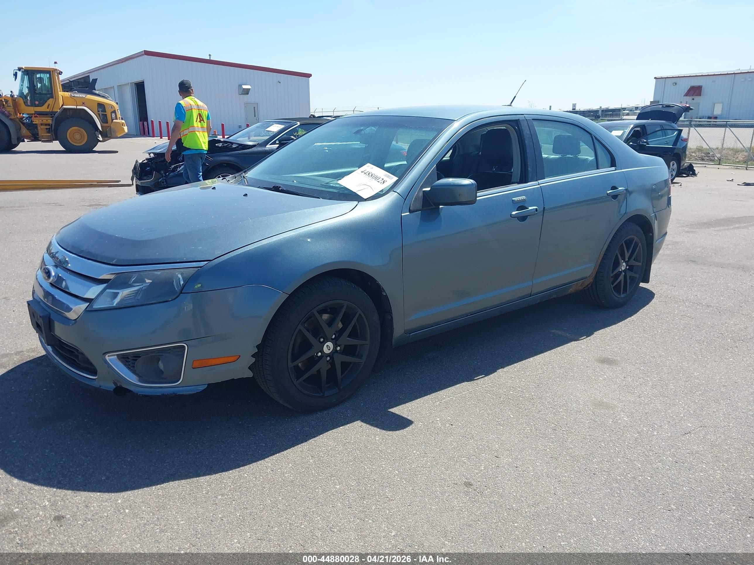 FORD FUSION image 2