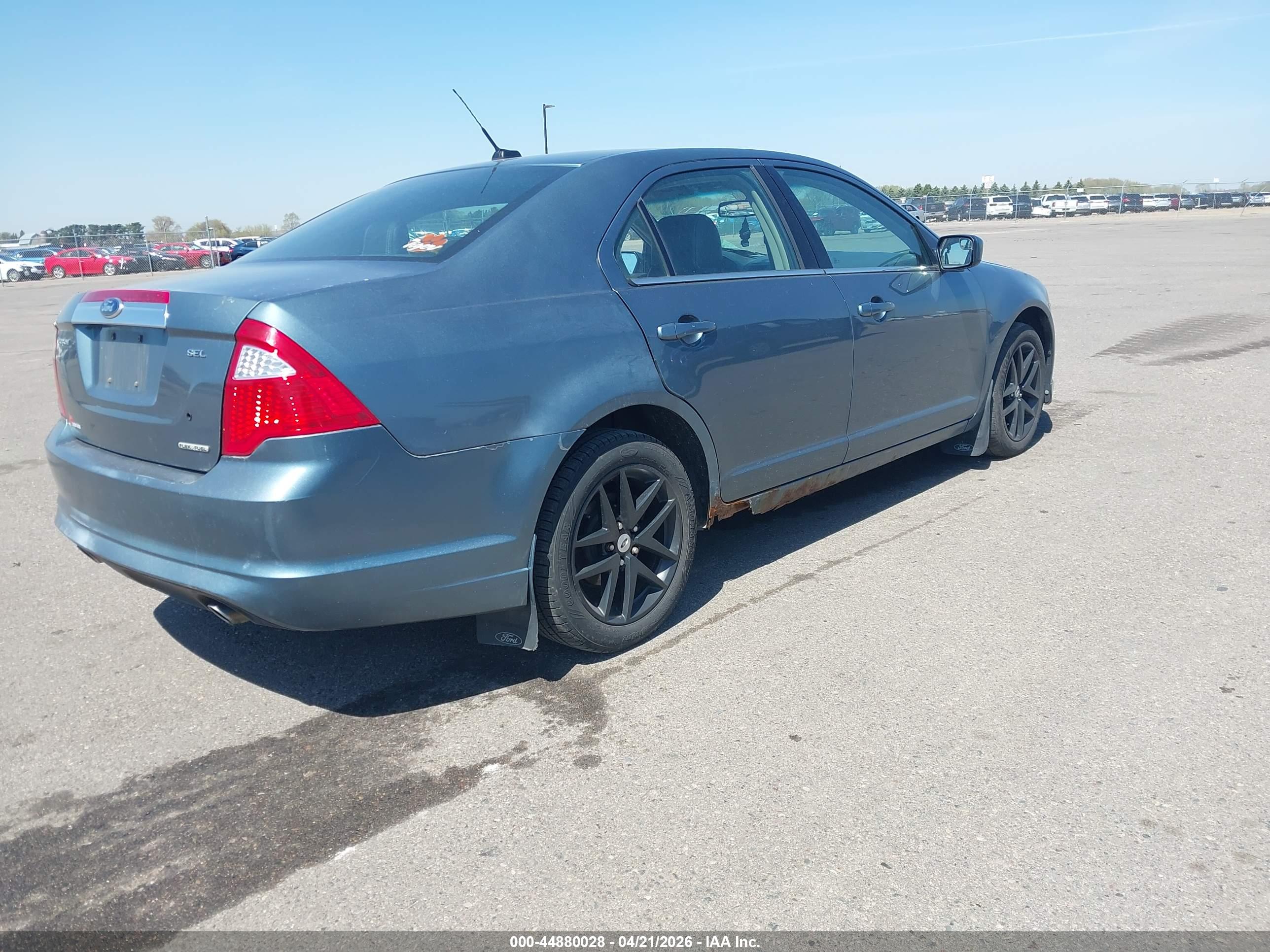 FORD FUSION image 4