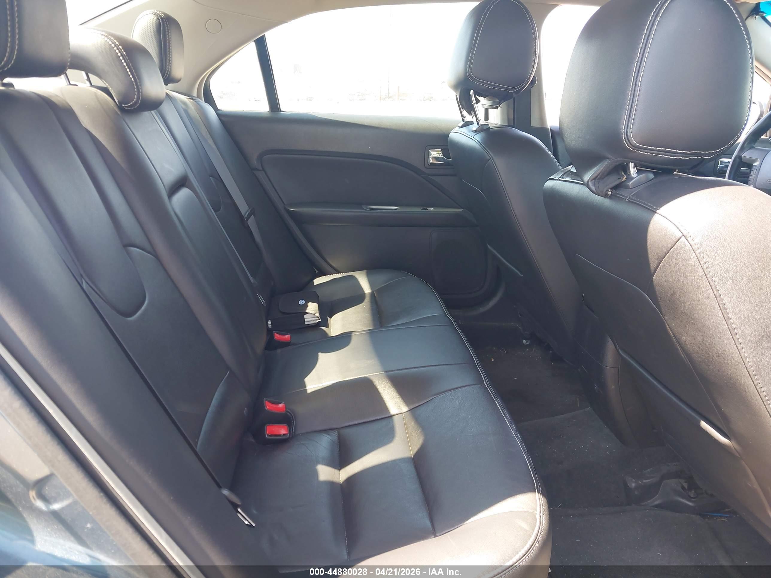 FORD FUSION image 8