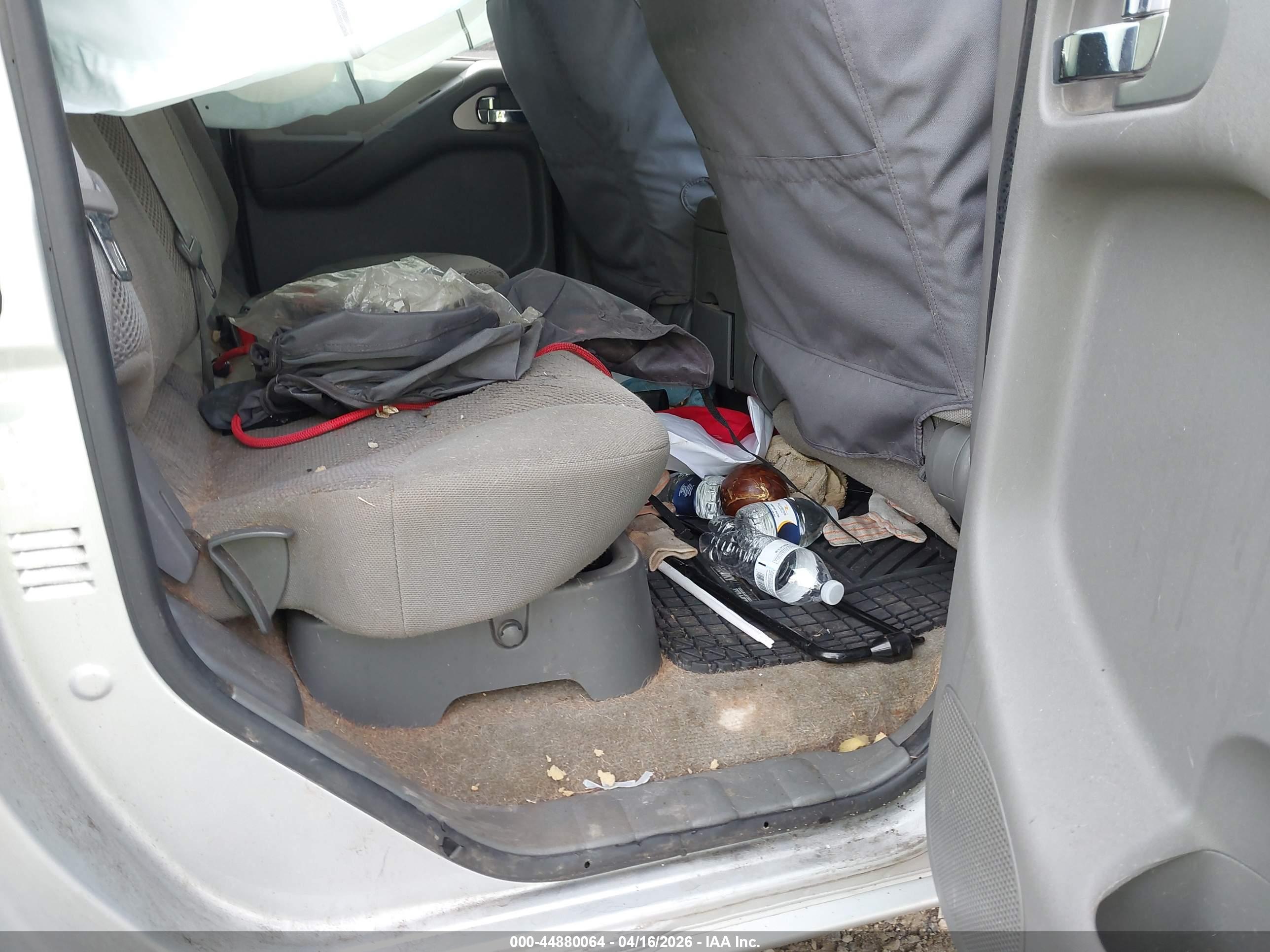NISSAN FRONTIER image 8