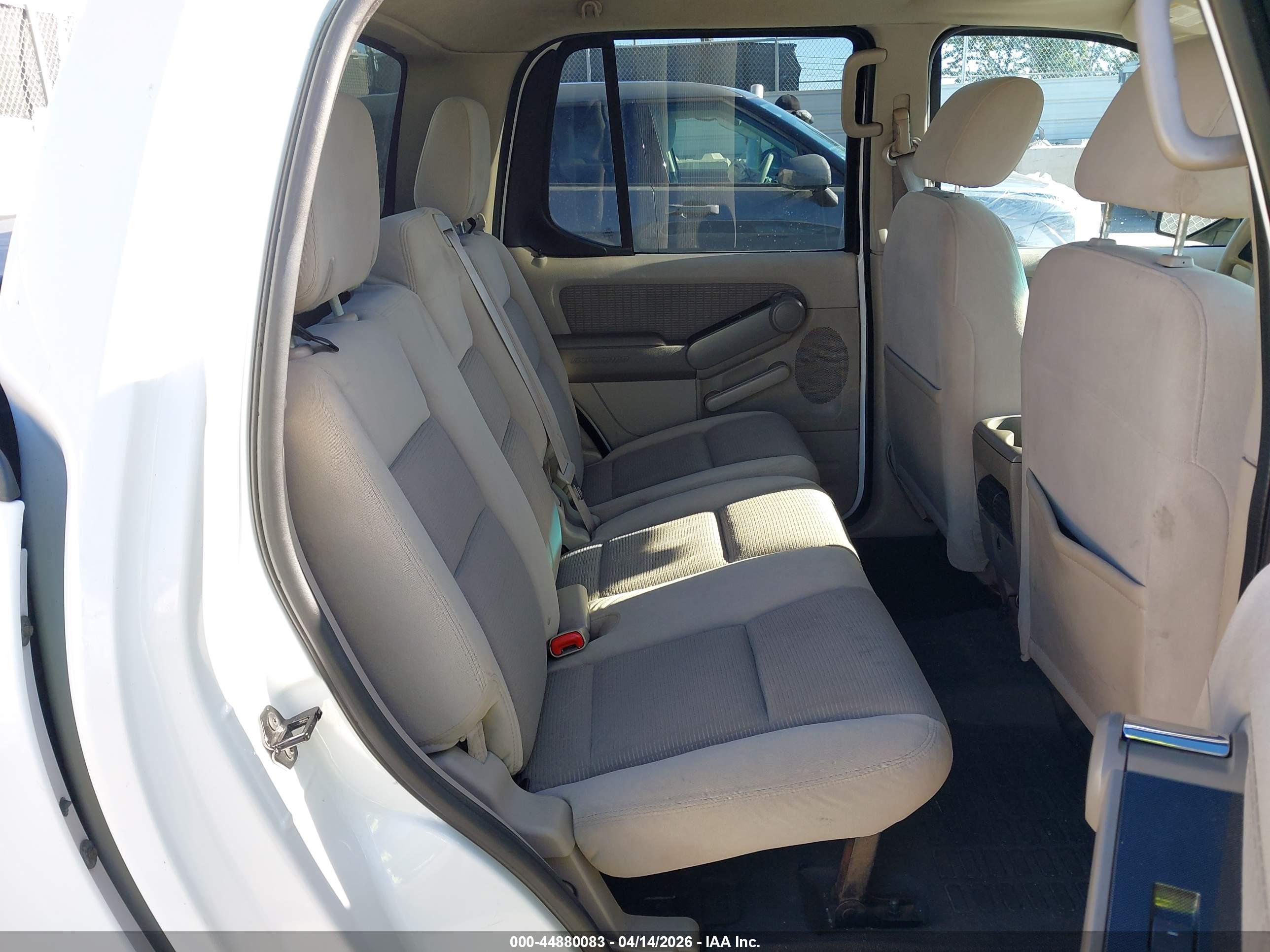 FORD EXPLORER image 8