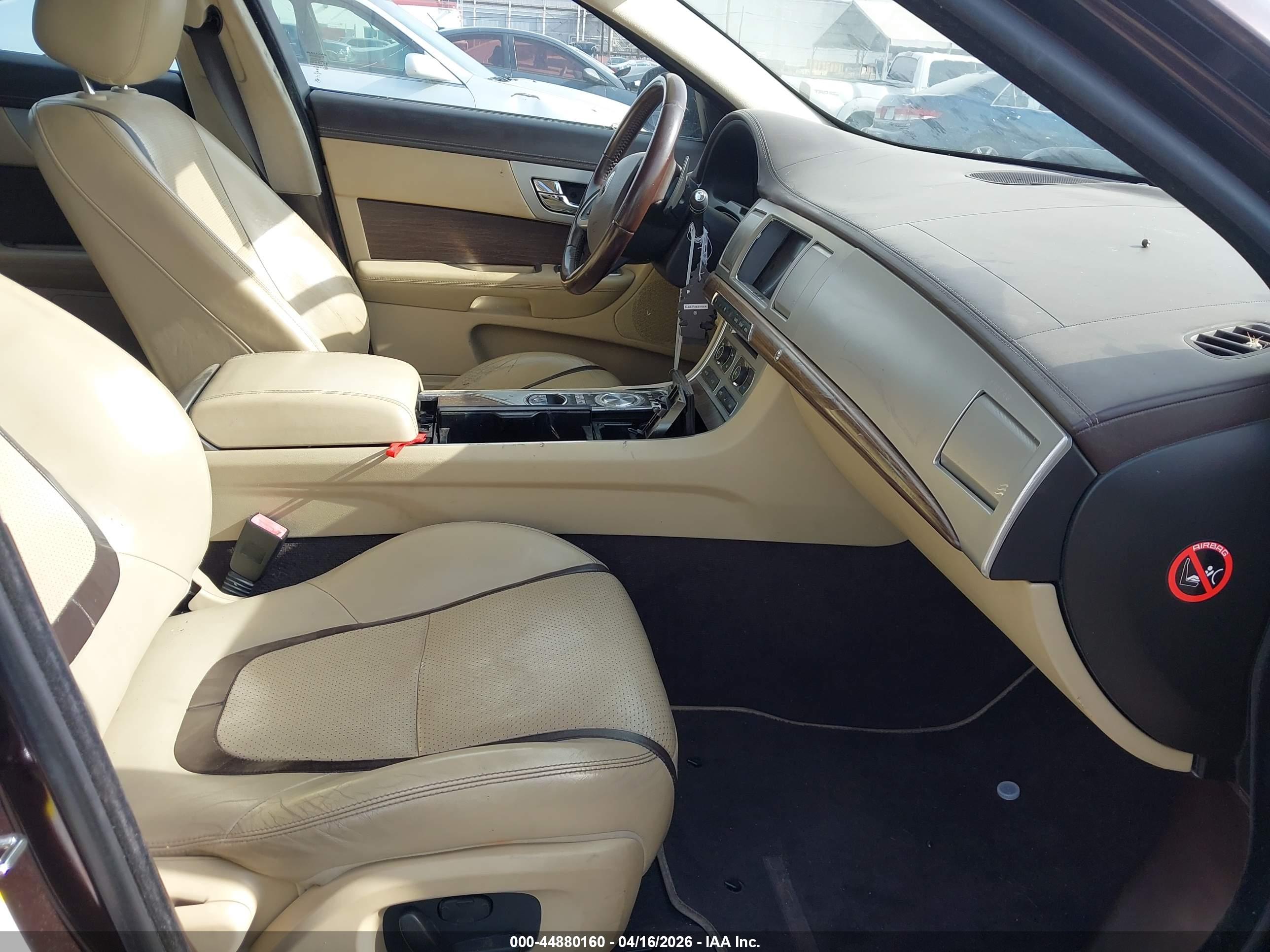 JAGUAR XF image 5