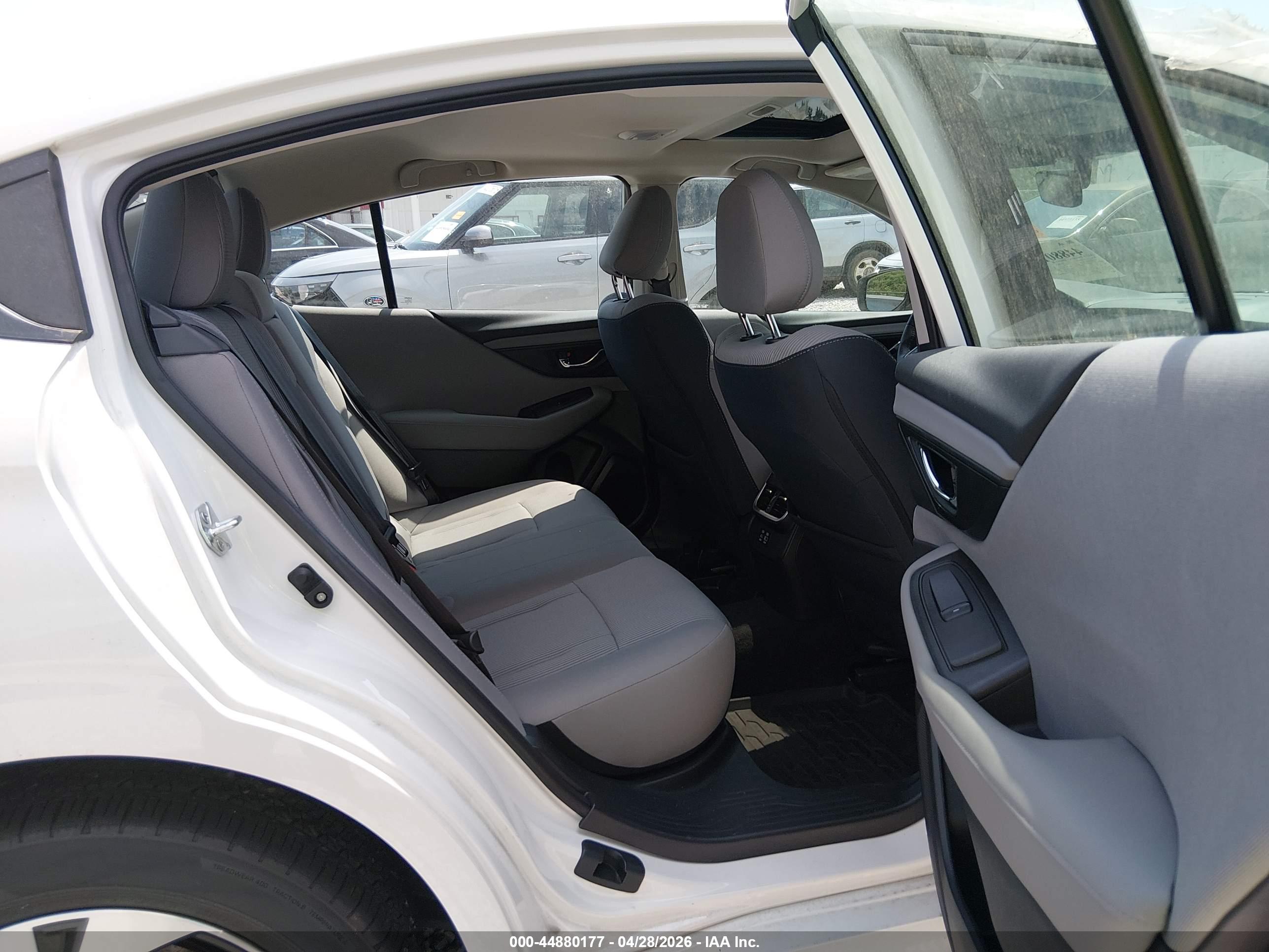 SUBARU LEGACY image 8