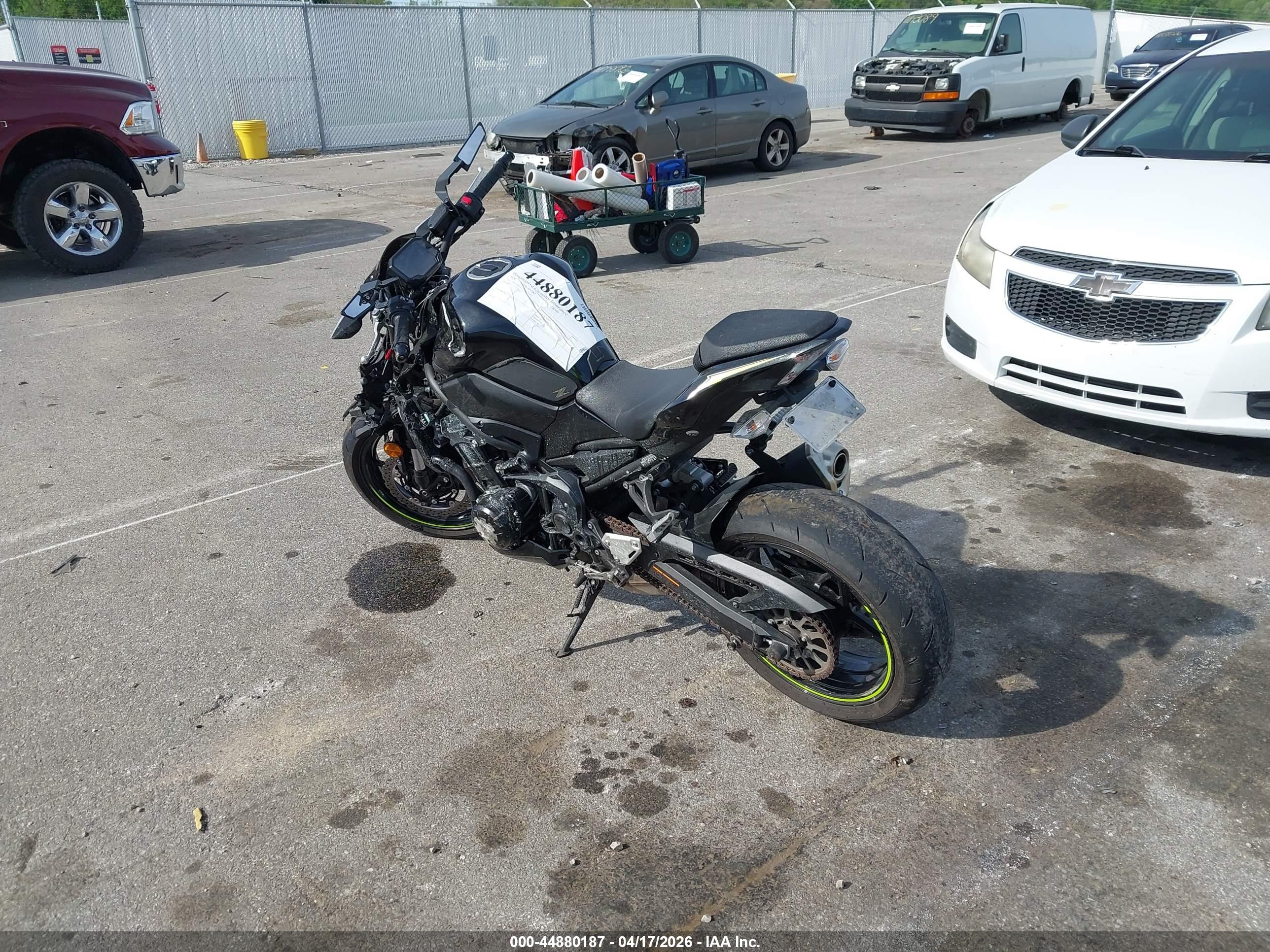 KAWASAKI ZR900 image 3