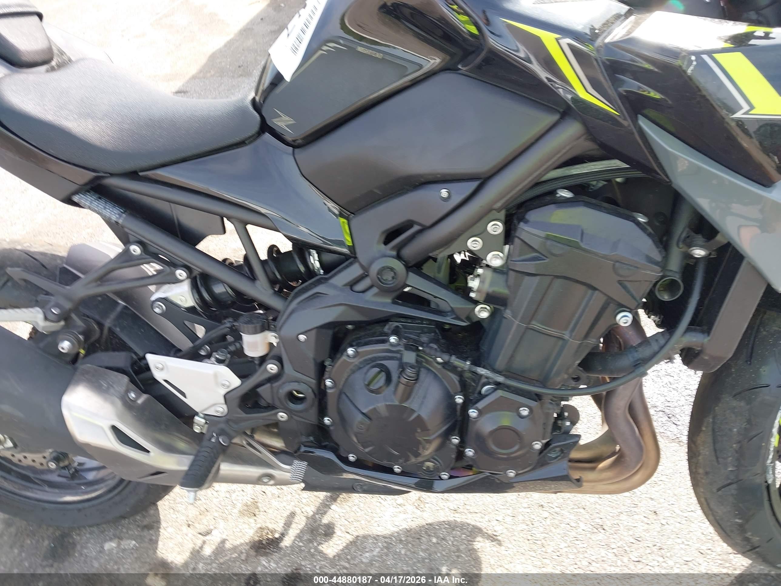 KAWASAKI ZR900 image 8