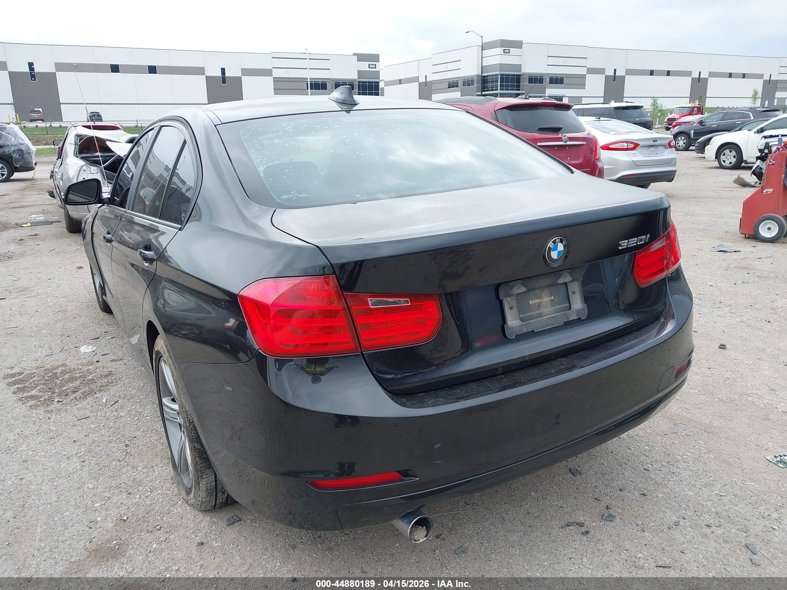 BMW 320I image 3