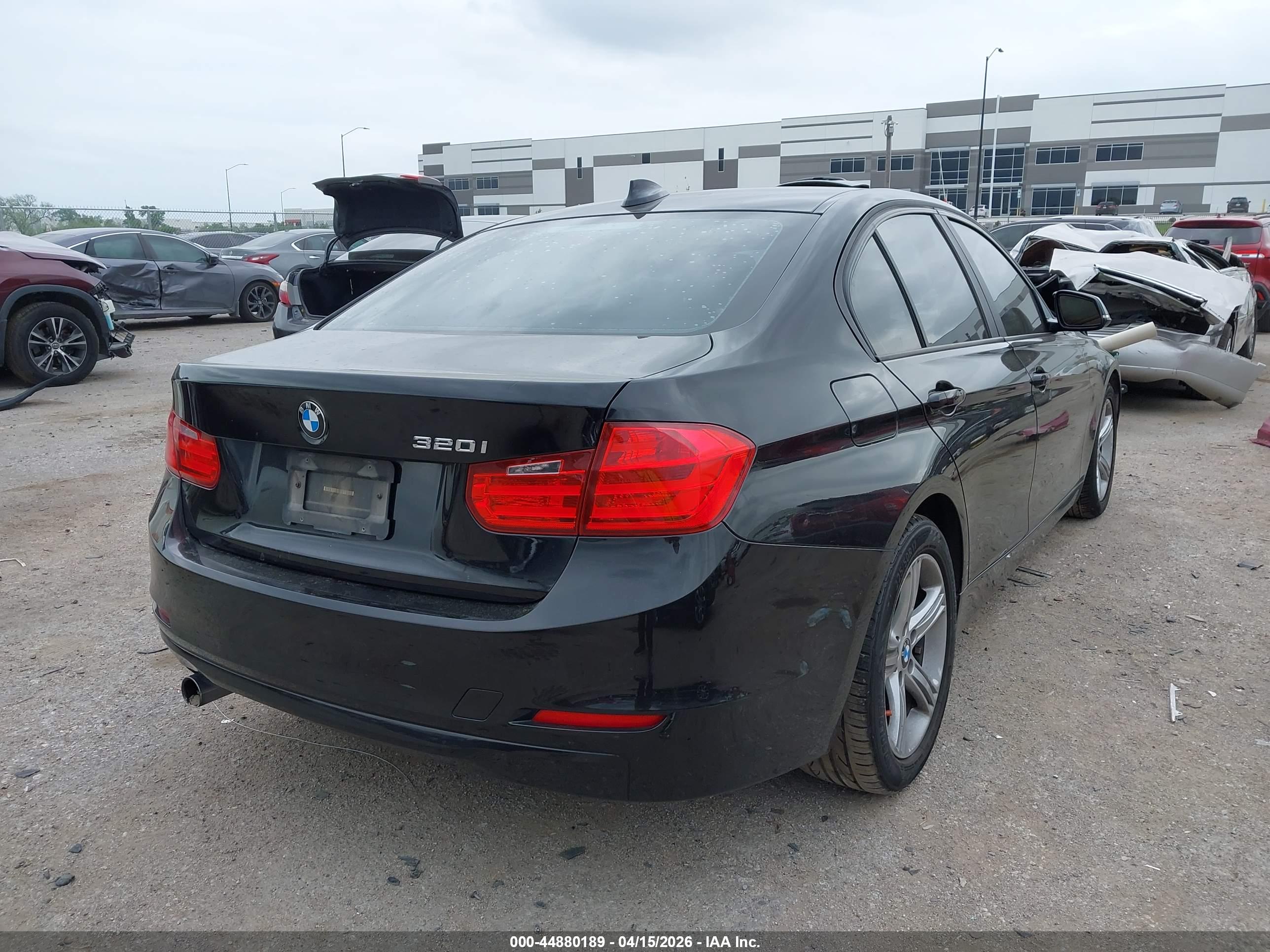 BMW 320I image 4